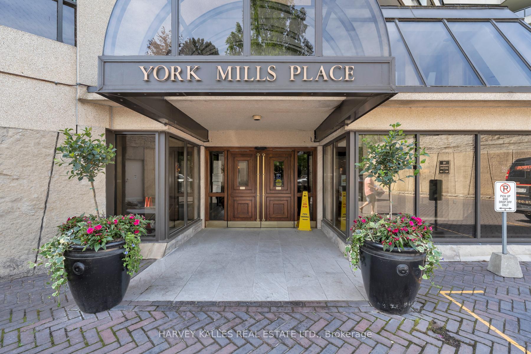 2 Bedrooms Condo at 3900 Yonge, Toronto For sale