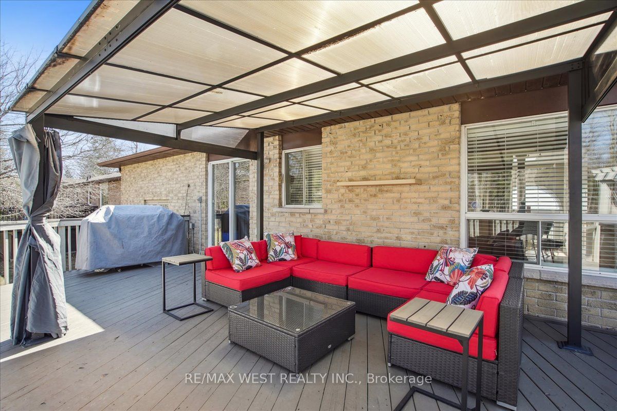 182 Park Avenue, East Gwillimbury, ON L9N 1J6