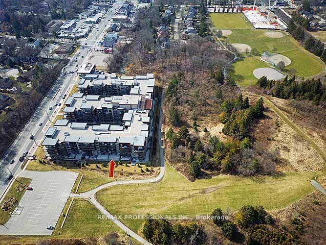 3 Bedrooms Condo at 1575 Lakeshore, Mississauga For sale