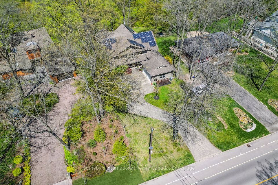 534 Scenic Drive, Hamilton, ON L9C 1G8