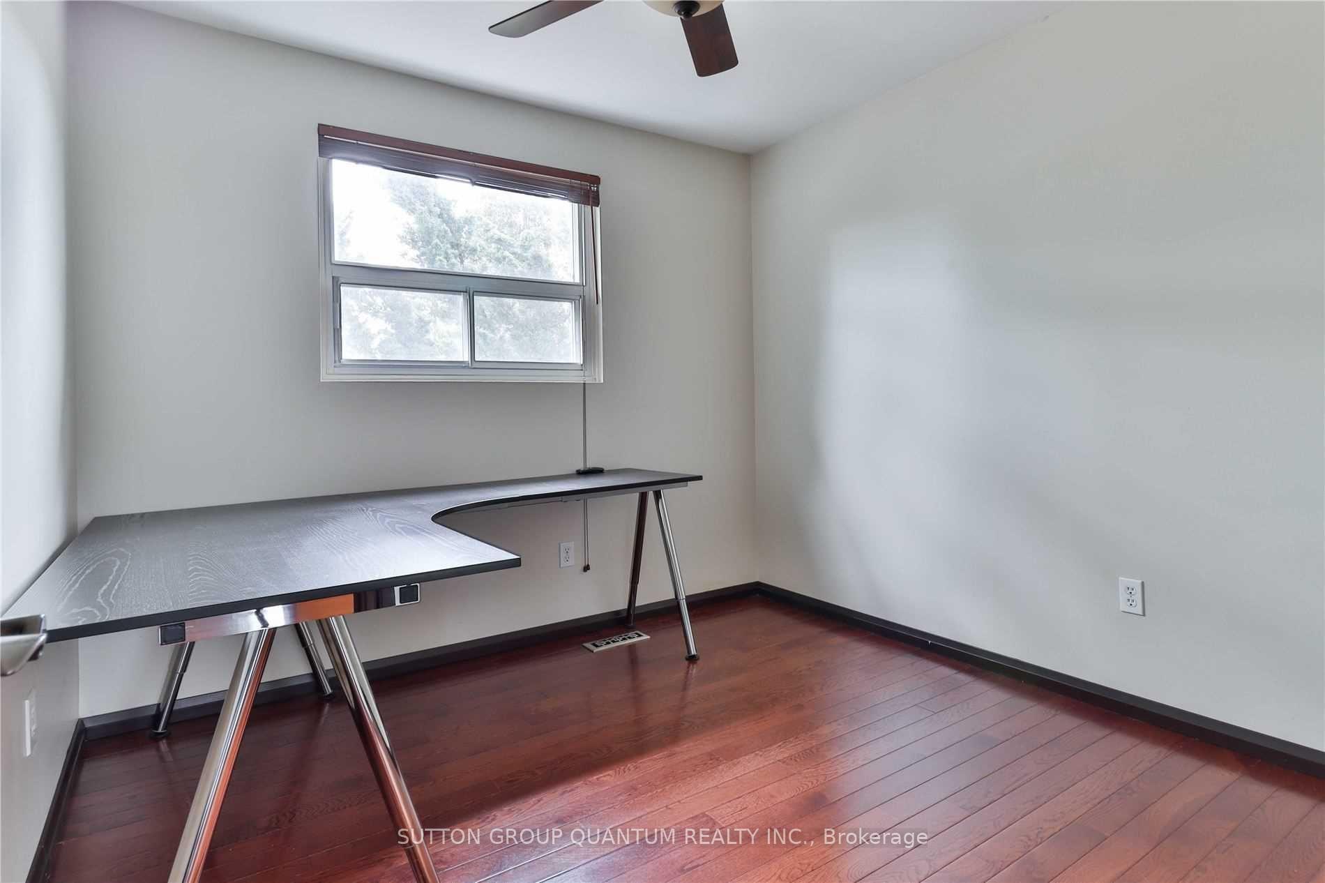 3 Bedrooms Condo at 1055 Shawnmarr, Mississauga For sale
