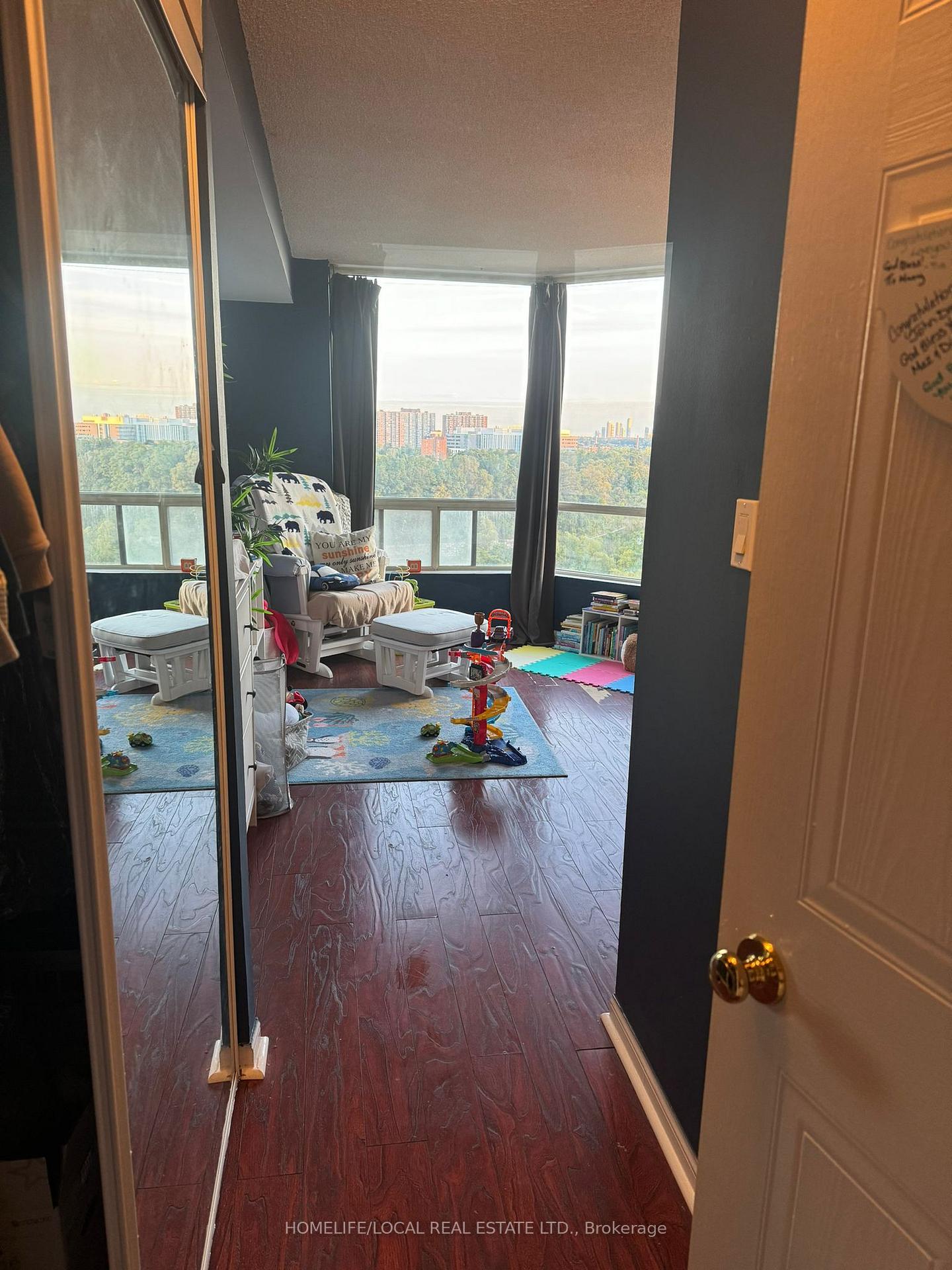 2 Bedrooms Condo at 3 Hickory Tree, Toronto For sale