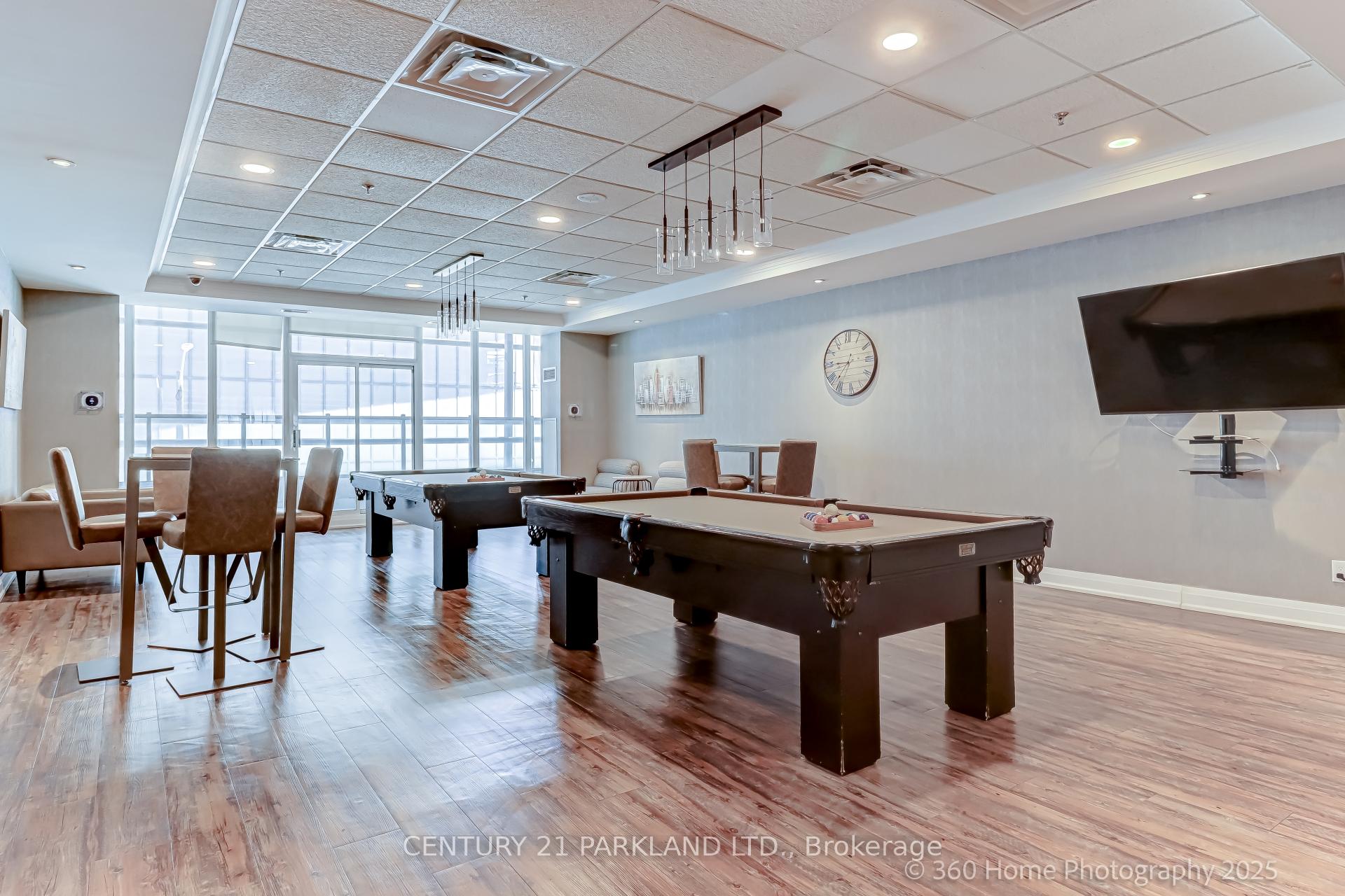 2 Bedrooms Condo at 30 Grand Trunk, Toronto For sale
