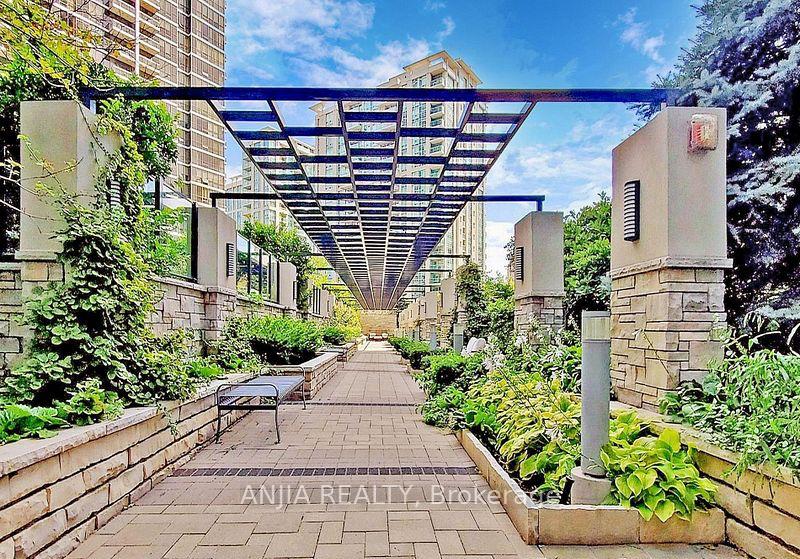 3 Bedrooms Condo at 2 Anndale,  Toronto For sale