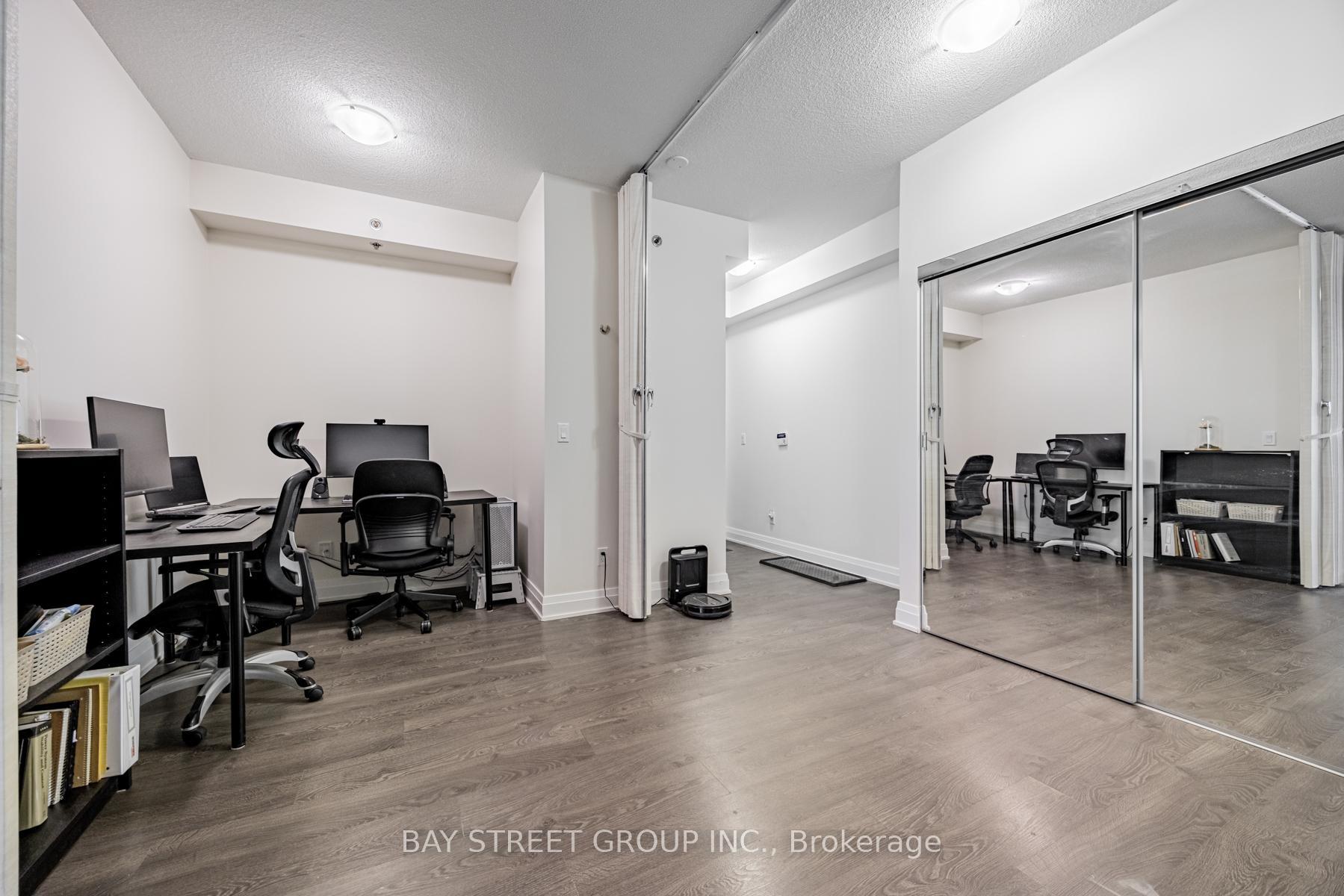 2 Bedrooms Condo at 55 Speers, Oakville For sale