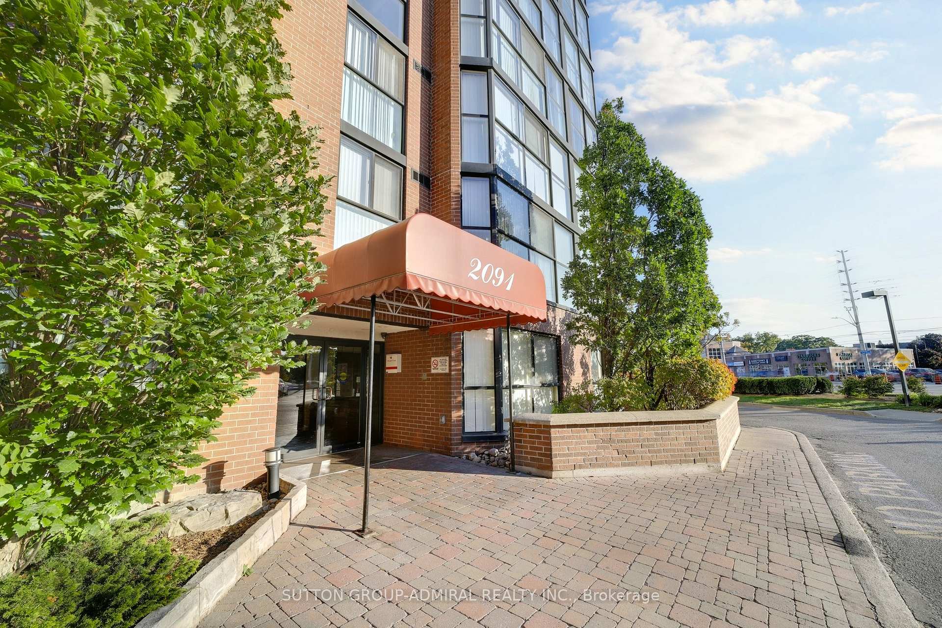 2 Bedrooms Condo at 2091 Hurontario, Mississauga For sale