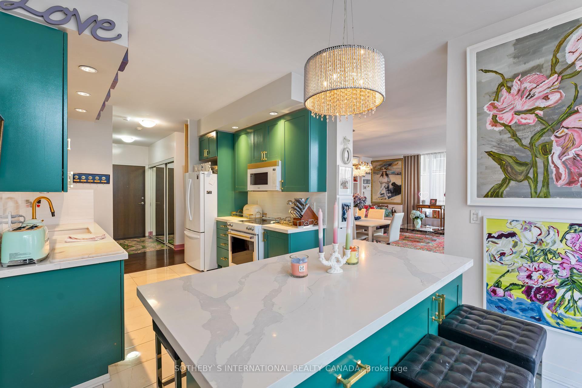2 Bedrooms Condo at 28 Linden,  Toronto For sale