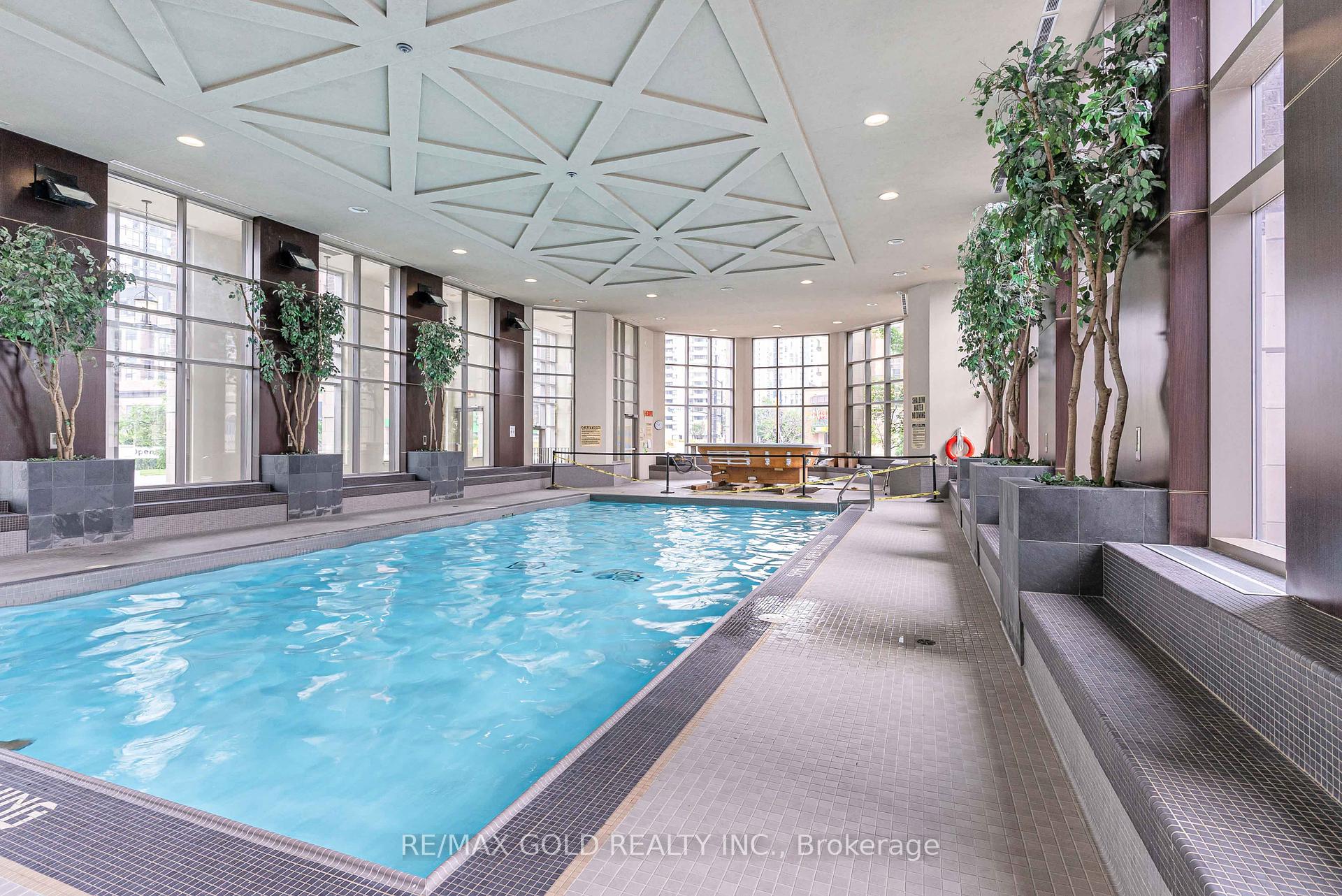 2 Bedrooms Condo at 388 Prince Of Wales, Mississauga For sale