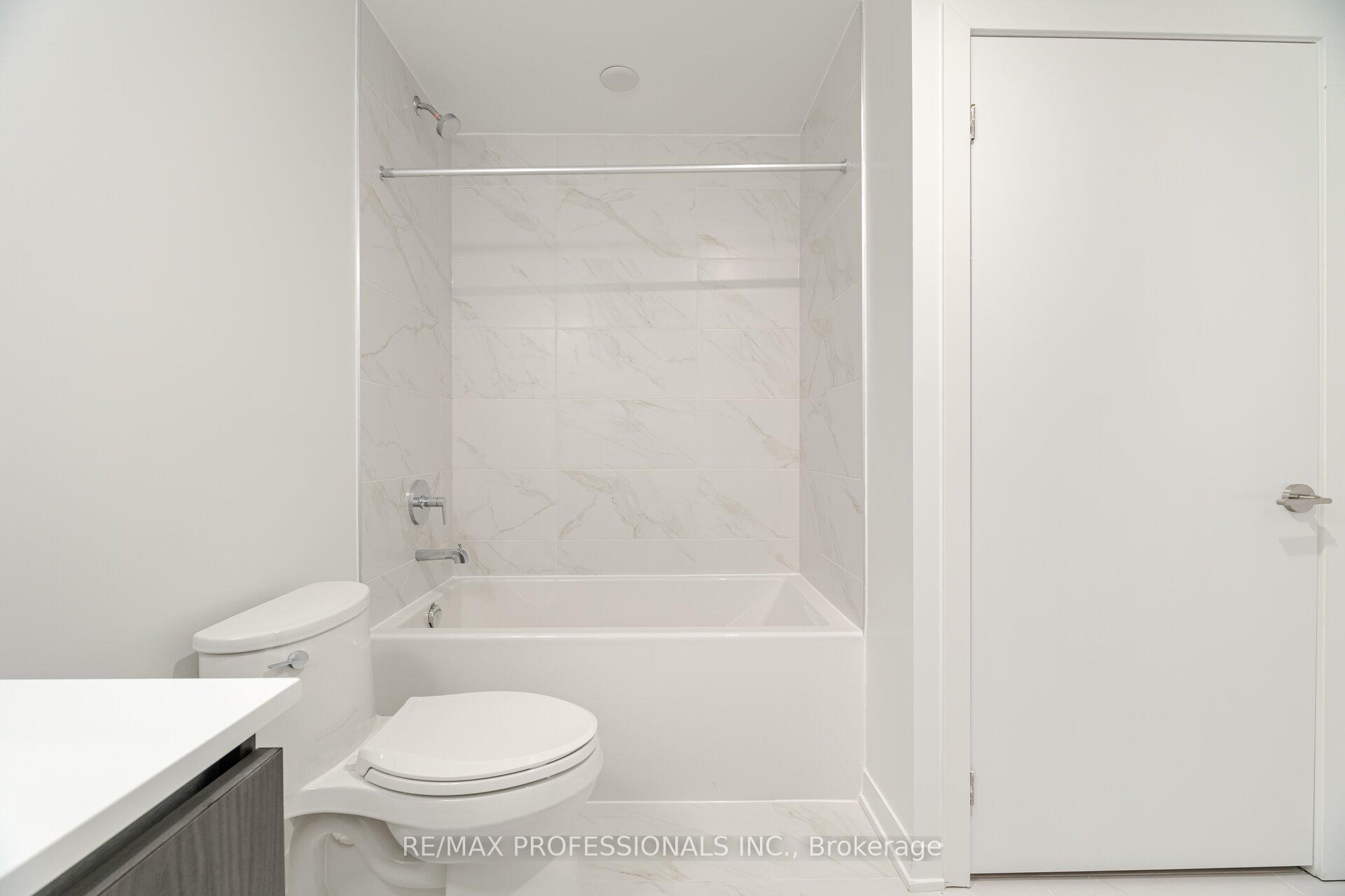 1 Bedroom Condo at 395 Dundas,  Oakville For sale