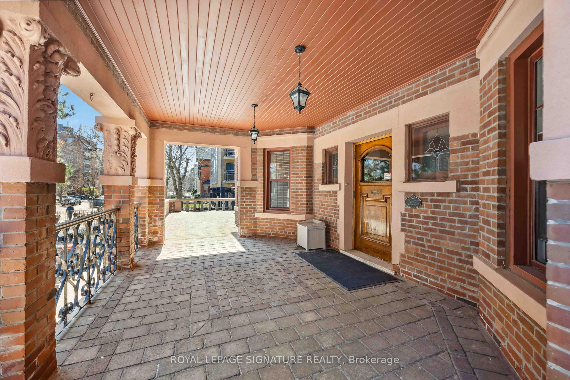 2 Bedrooms Condo at 212 St. George, Toronto For sale