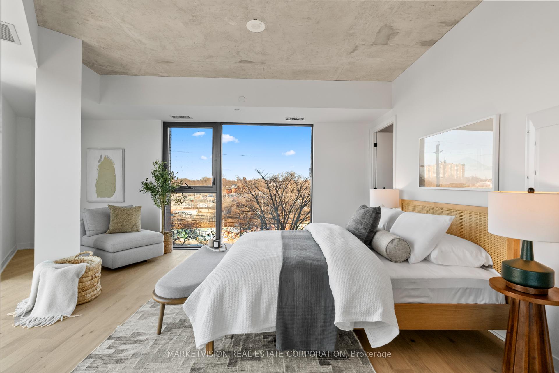 4 Bedrooms Condo at 2625 Dundas,  Toronto For sale