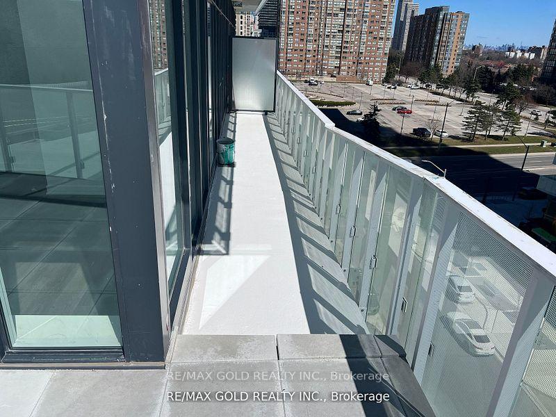 3 Bedrooms Condo at 3900 Confederation, Mississauga For sale