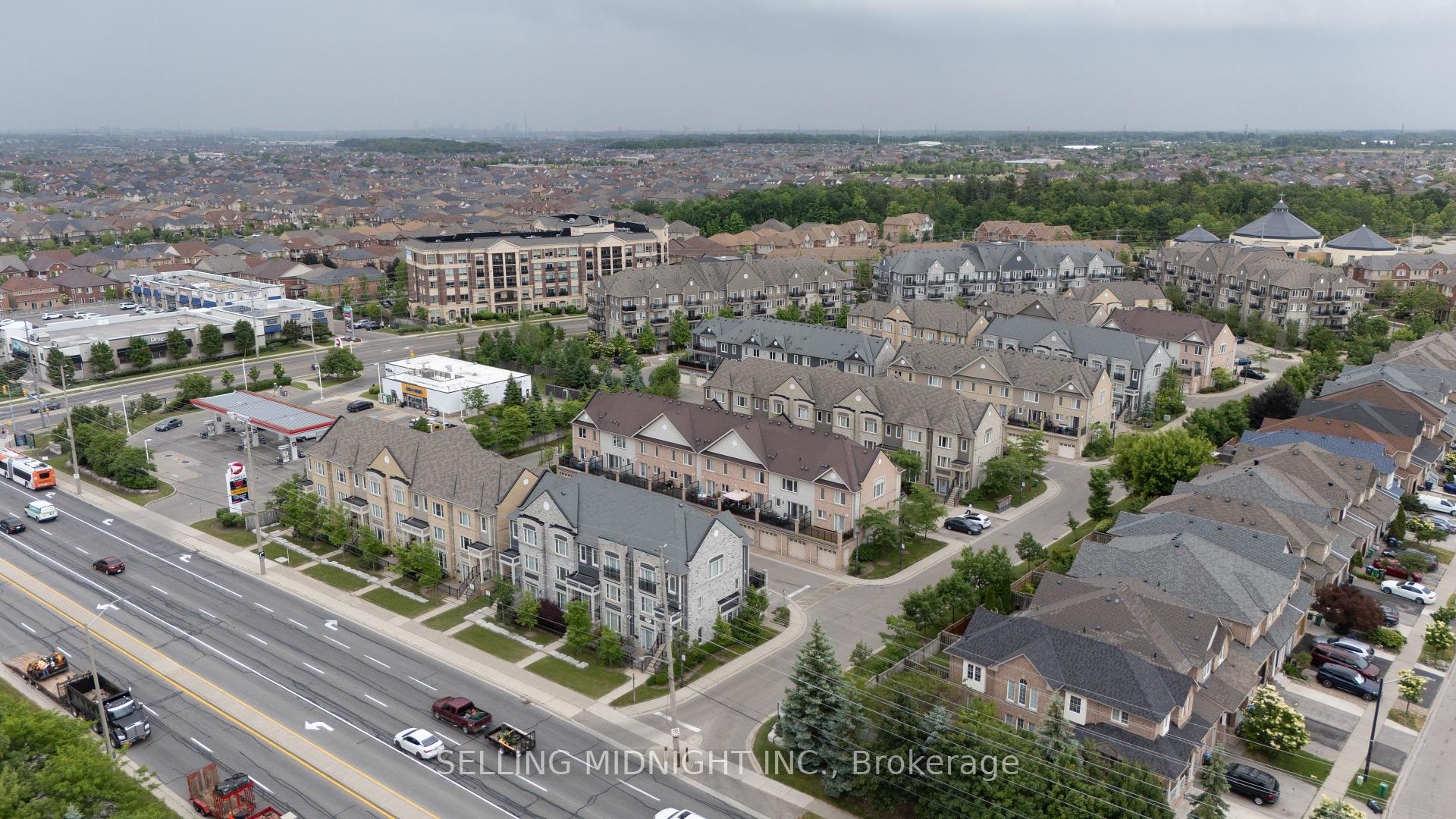 2 Bedrooms Condo at 5650 WINSTON CHURCHILL, Mississauga For sale