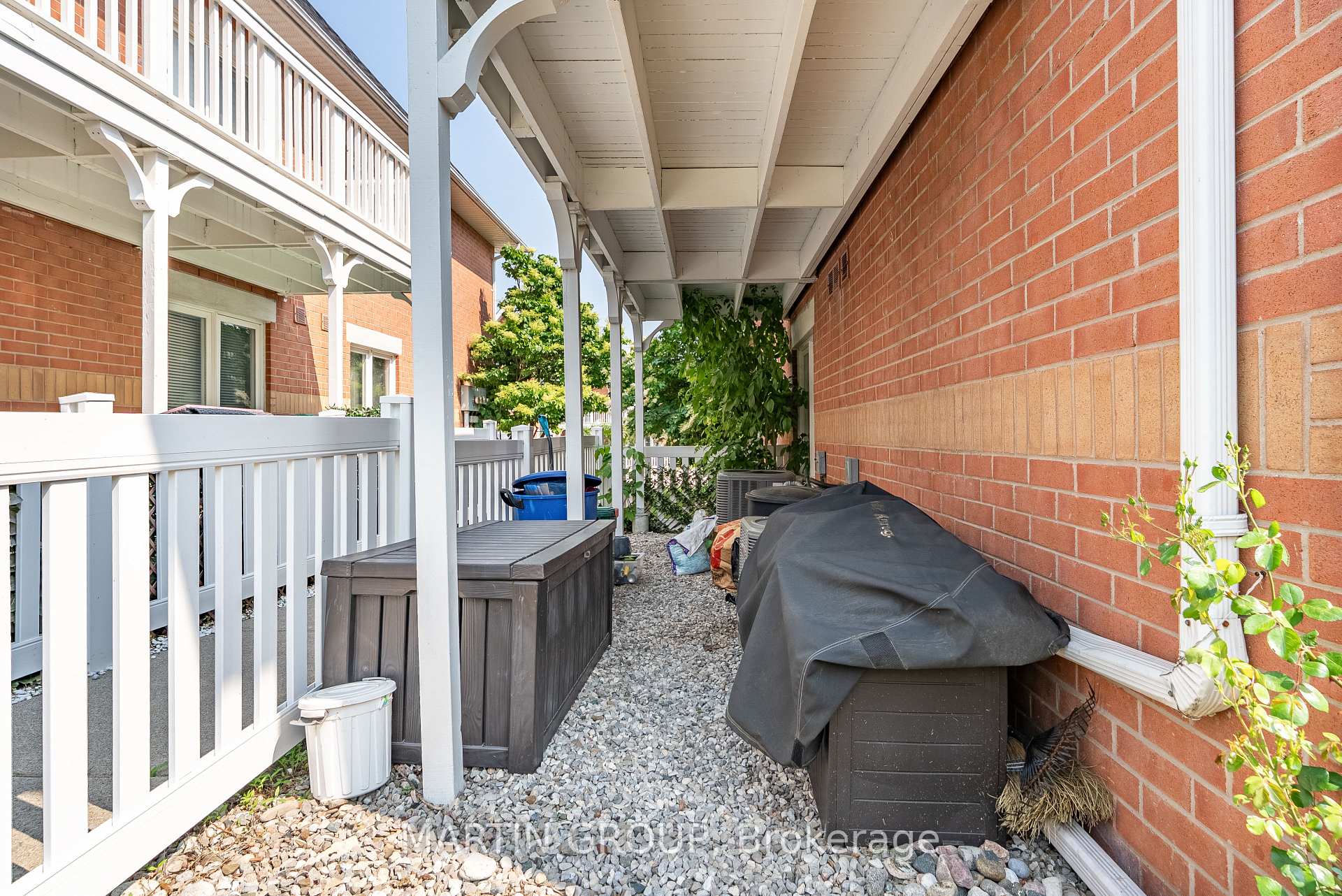 2 Bedrooms Condo at 1701 Lampman, Burlington For sale