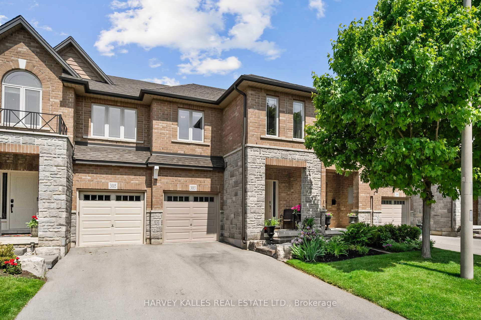 3 Bedrooms Condo at 3003 Glover, Burlington For sale