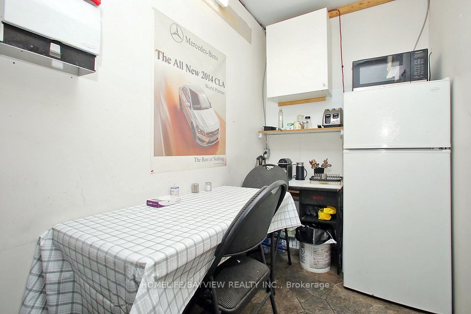 https://trreb-image.ampre.ca/xO7kFuOTW7SRvznbHcGRl-l4gt-aLlSR8ligyEO6PcQ/rs:fit:960:960/wm:.5:so:0:50:.4/wmsh:10/wmt:PHNwYW4gZm9yZWdyb3VuZD0nd2hpdGUnIGZvbnQ9JzY4Jz5IT01FTElGRS9CQVlWSUVXIFJFQUxUWSBJTkMuLCBCcm9rZXJhZ2U8L3NwYW4-/cb:20250203141836/L3RycmViL2xpc3RpbmdzLzQwLzUwLzc0Lzc0L3AvYWZkYjljM2QtMGNlOS00YzZmLWIyMjctYWFjNDg3MDM3ZmU2LmpwZw.jpg