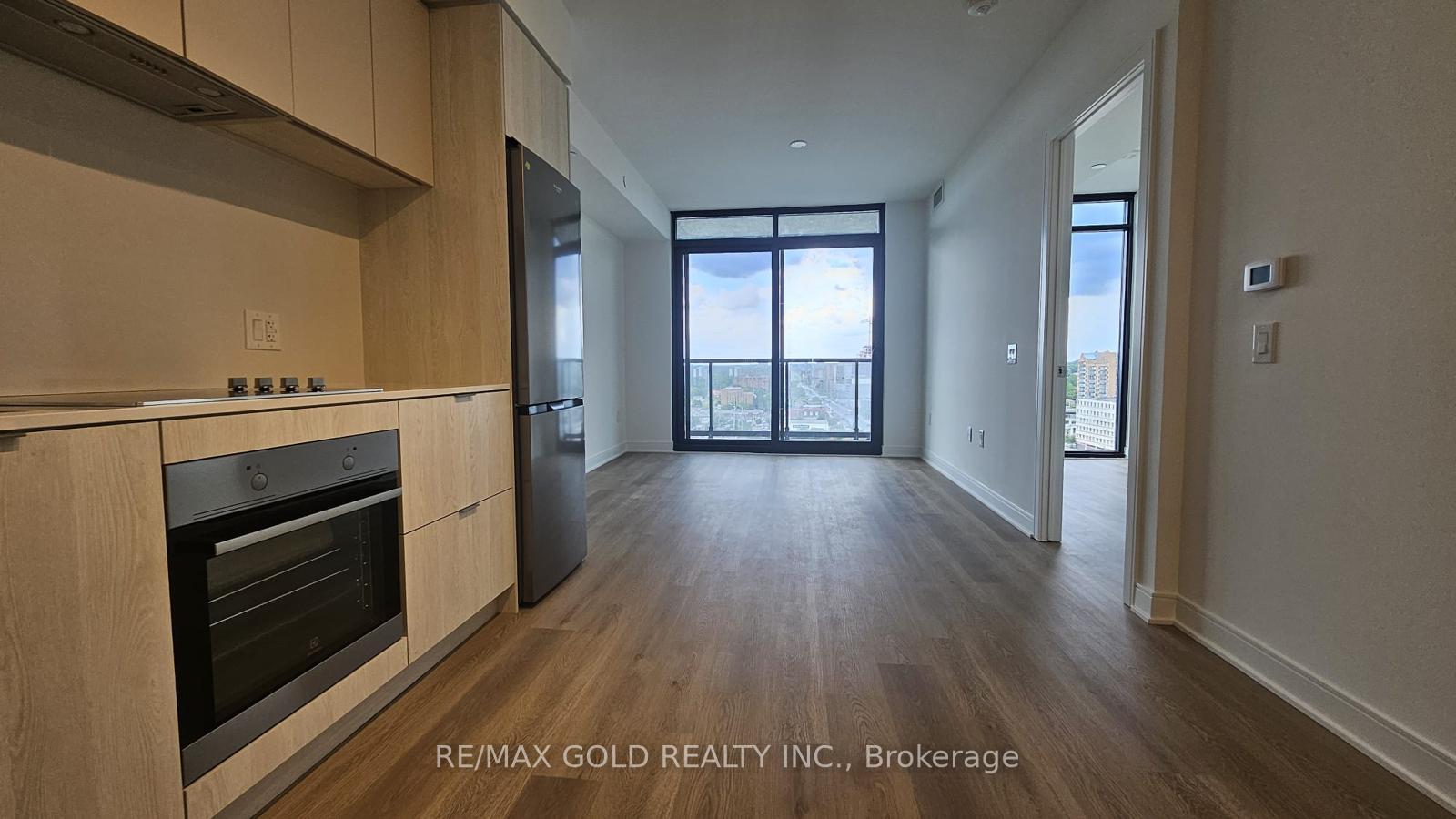 2 Bedrooms Condo at 86 Dundas, Mississauga For sale