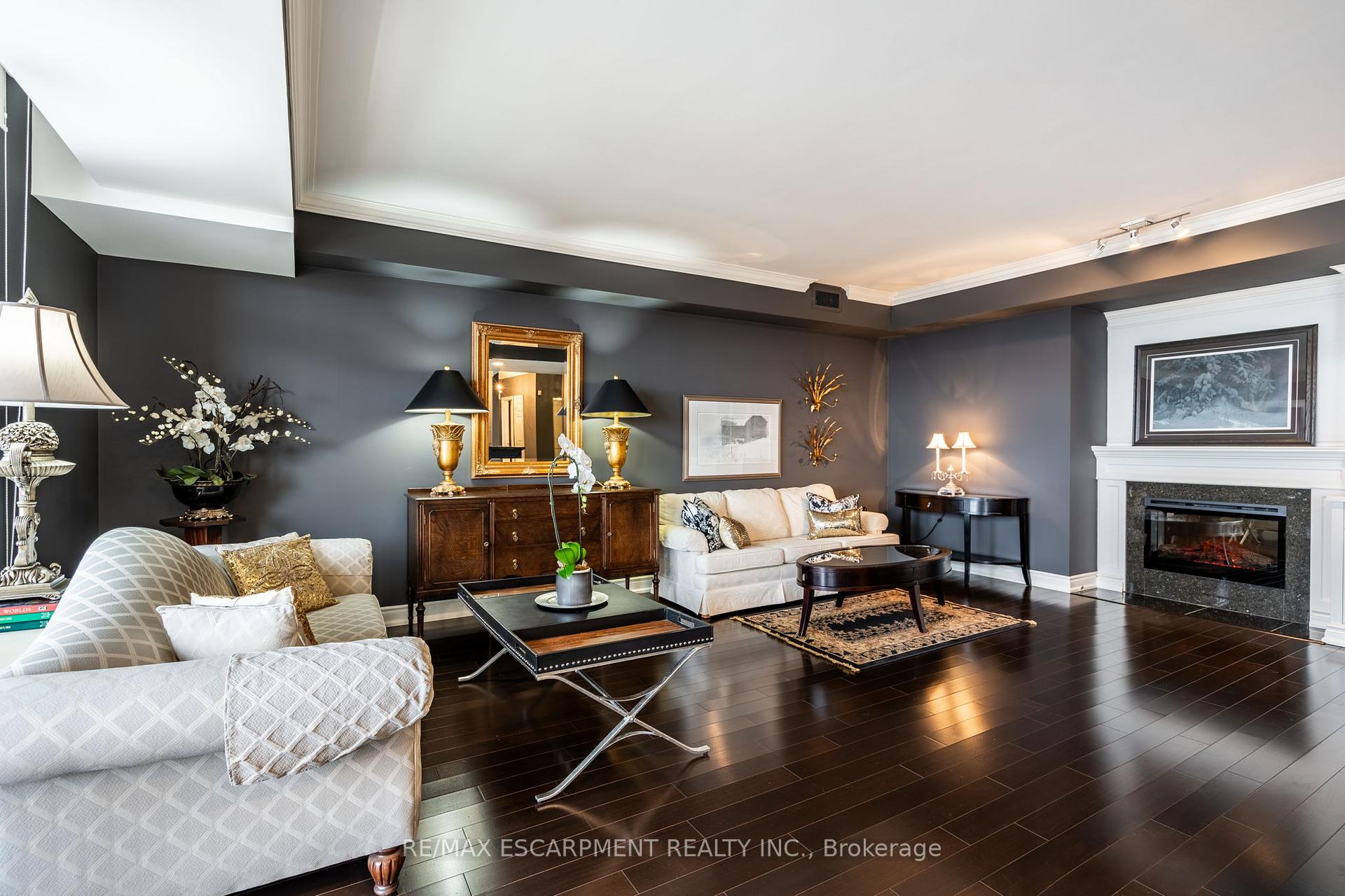 2 Bedrooms Condo at 1477 Lakeshore, Burlington For sale