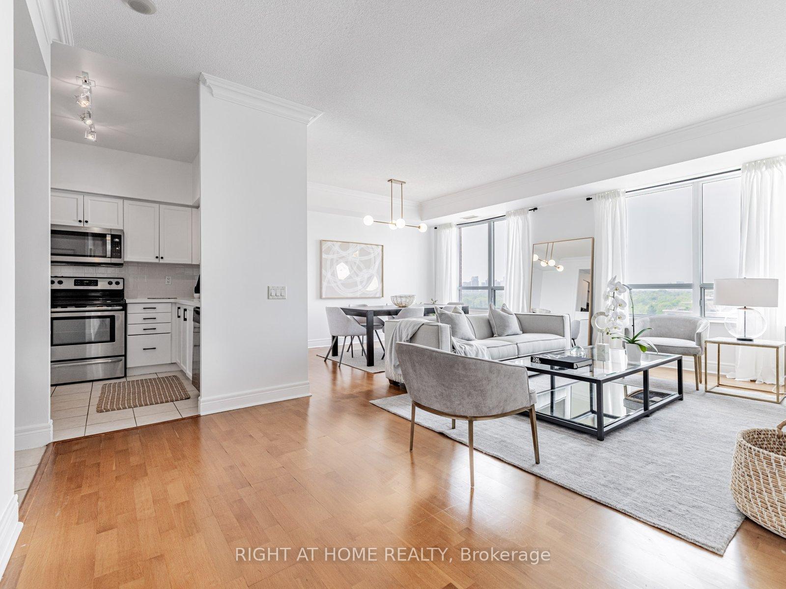 3 Bedrooms Condo at 1 Clairtrell, Toronto For sale