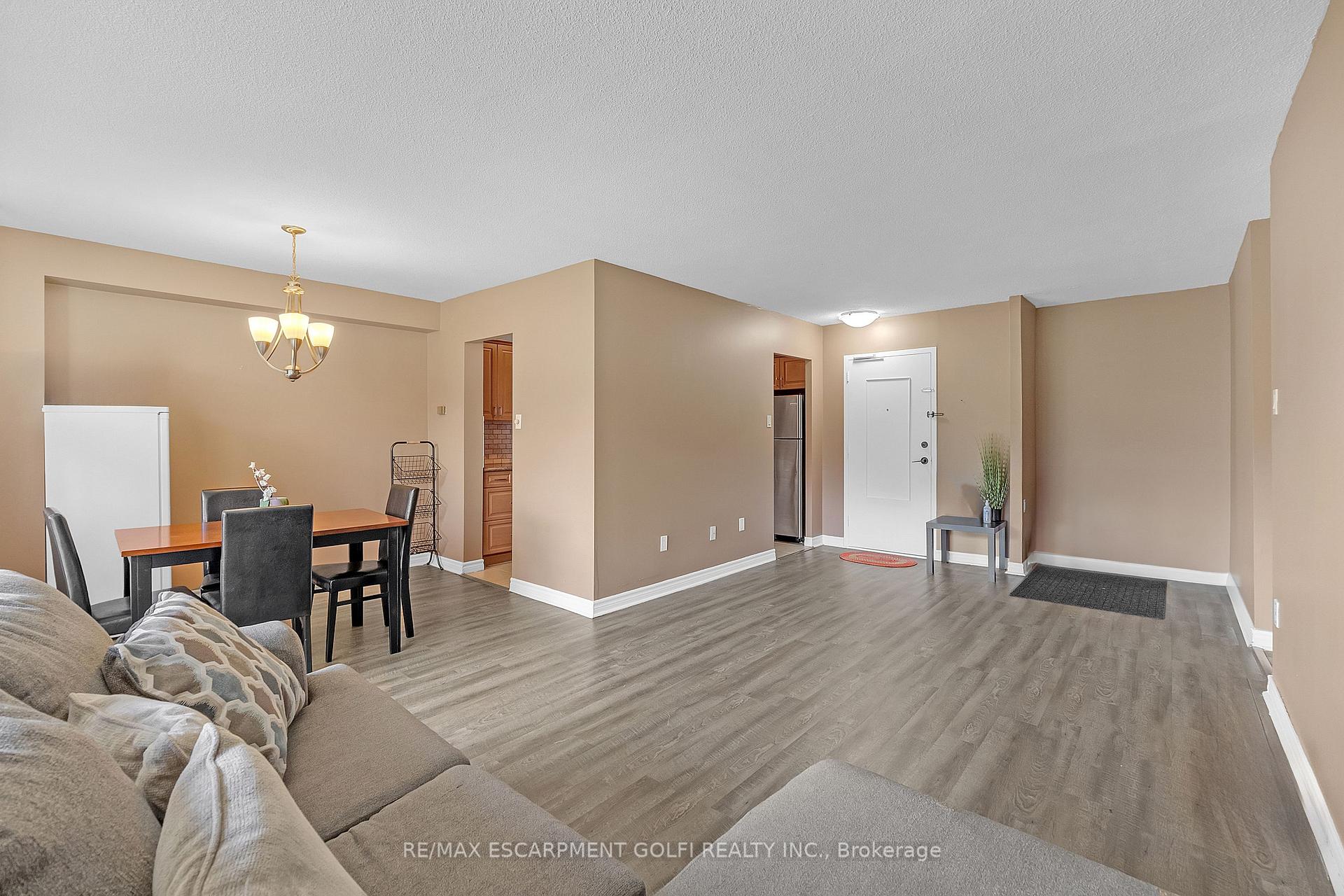 3 Bedrooms Condo at 1966 Main, Hamilton For sale