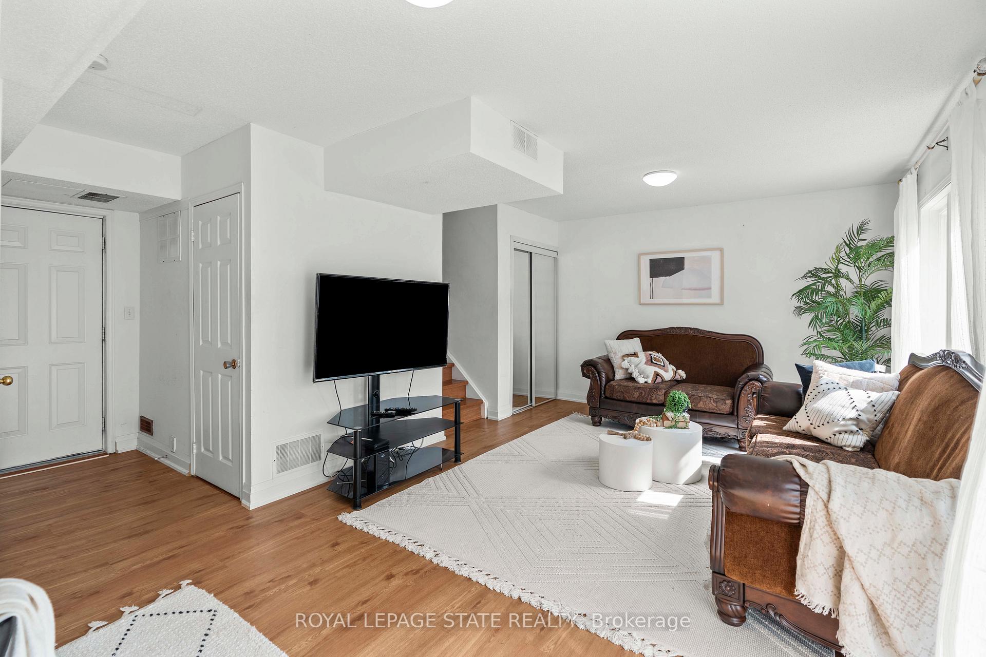3 Bedrooms Condo at 5090 Fairview, Burlington For sale