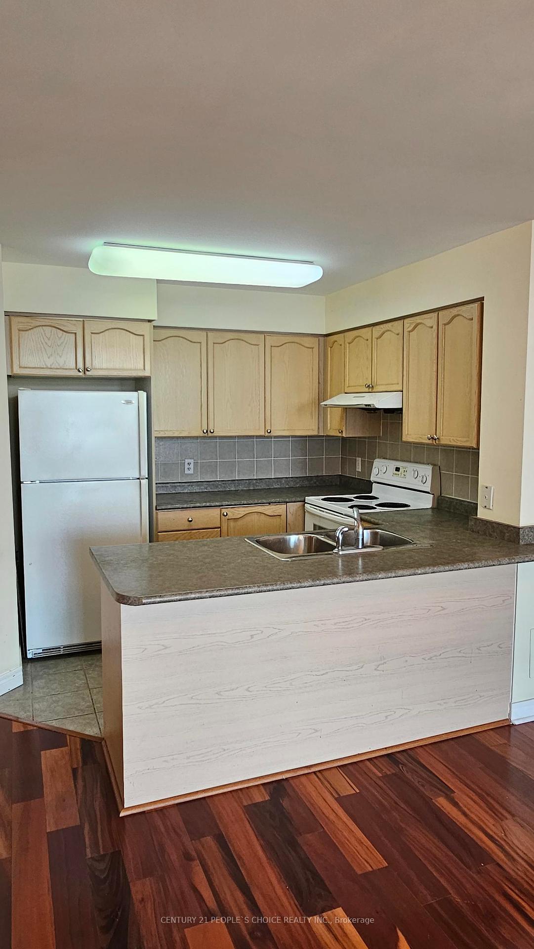 2 Bedrooms Condo at 23 Hollywood, Toronto For sale