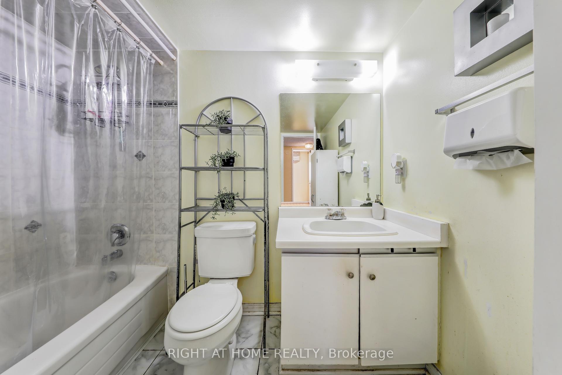 3 Bedrooms Condo at 1665 Victoria Park, Toronto For sale