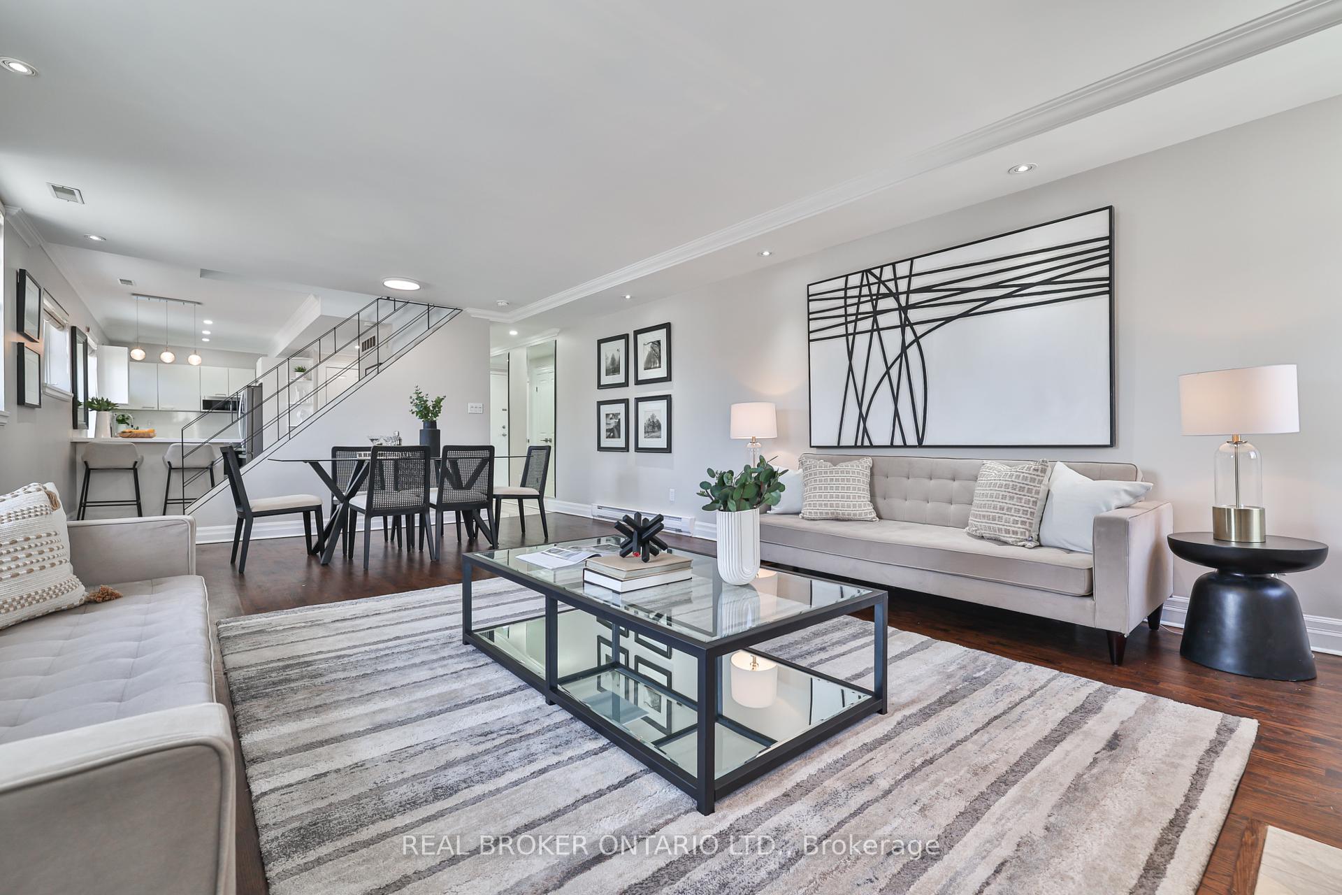 2 Bedrooms Condo at 195 Poplar Plains, Toronto For sale