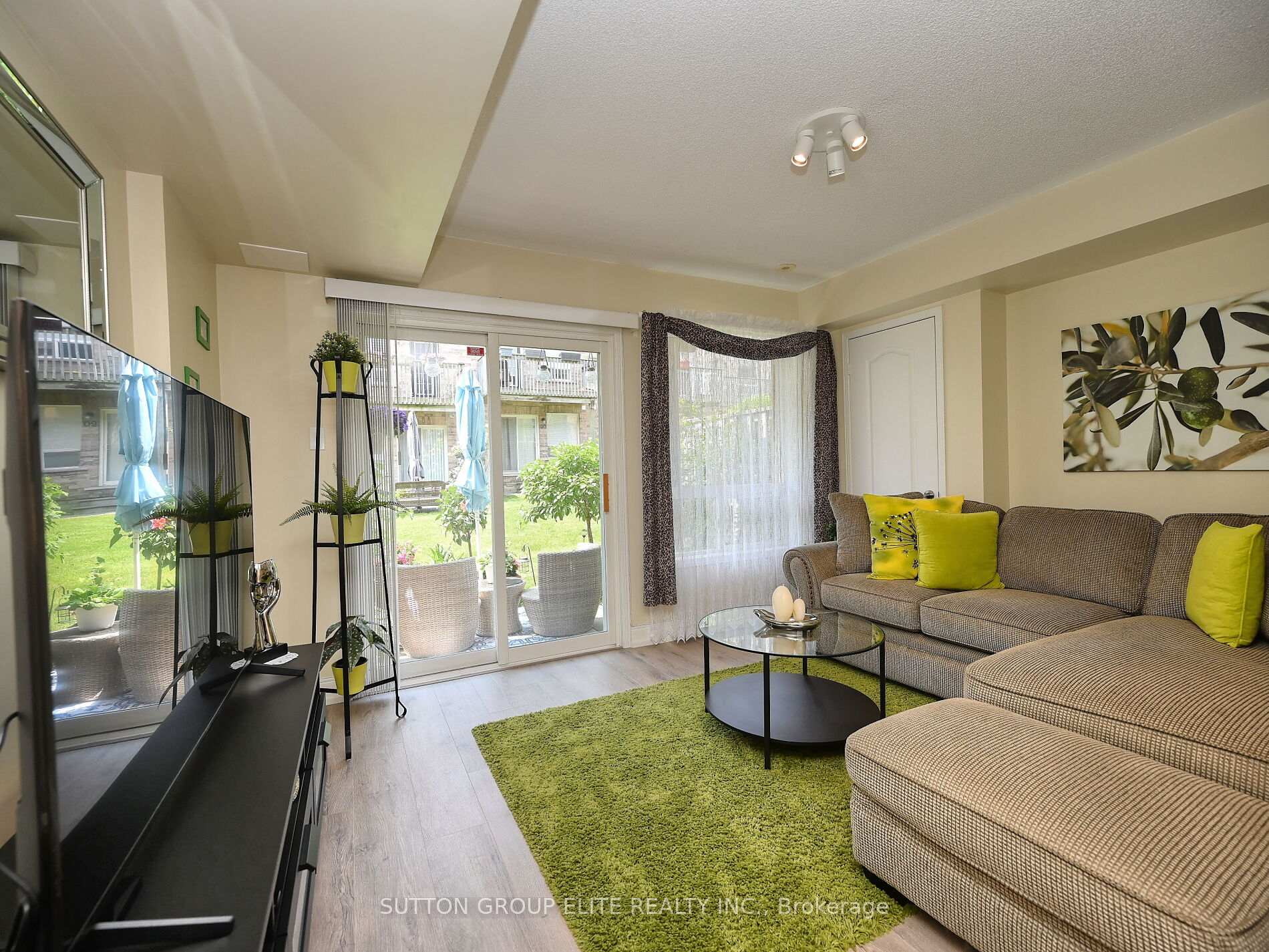 3 Bedrooms Condo at 601 Shoreline, Mississauga For sale