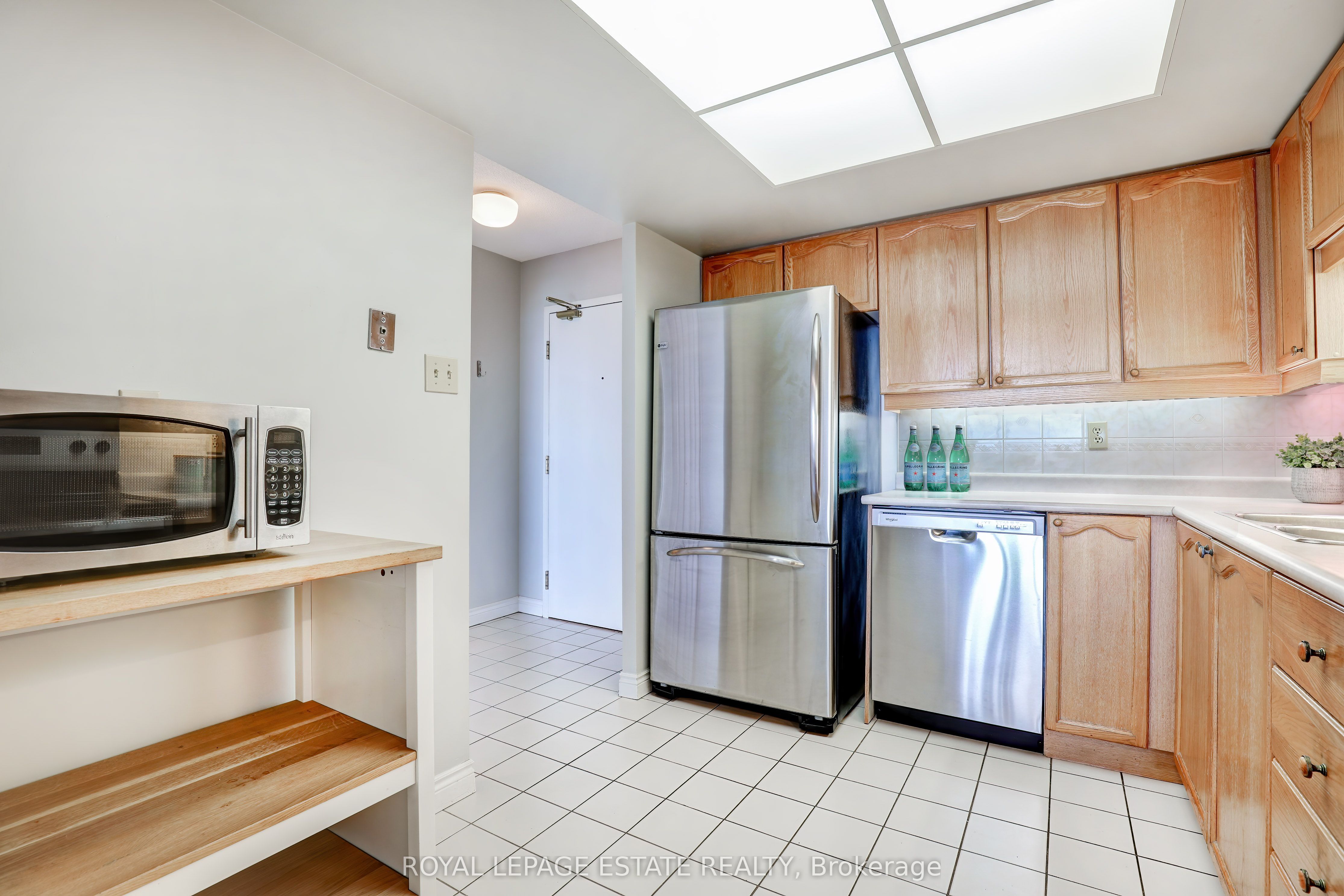 1093 Kingston Road, #808