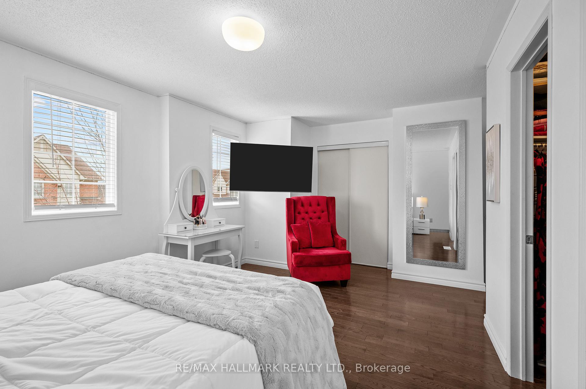 3 Bedrooms Condo at 5950 Glen Erin,  Mississauga For sale
