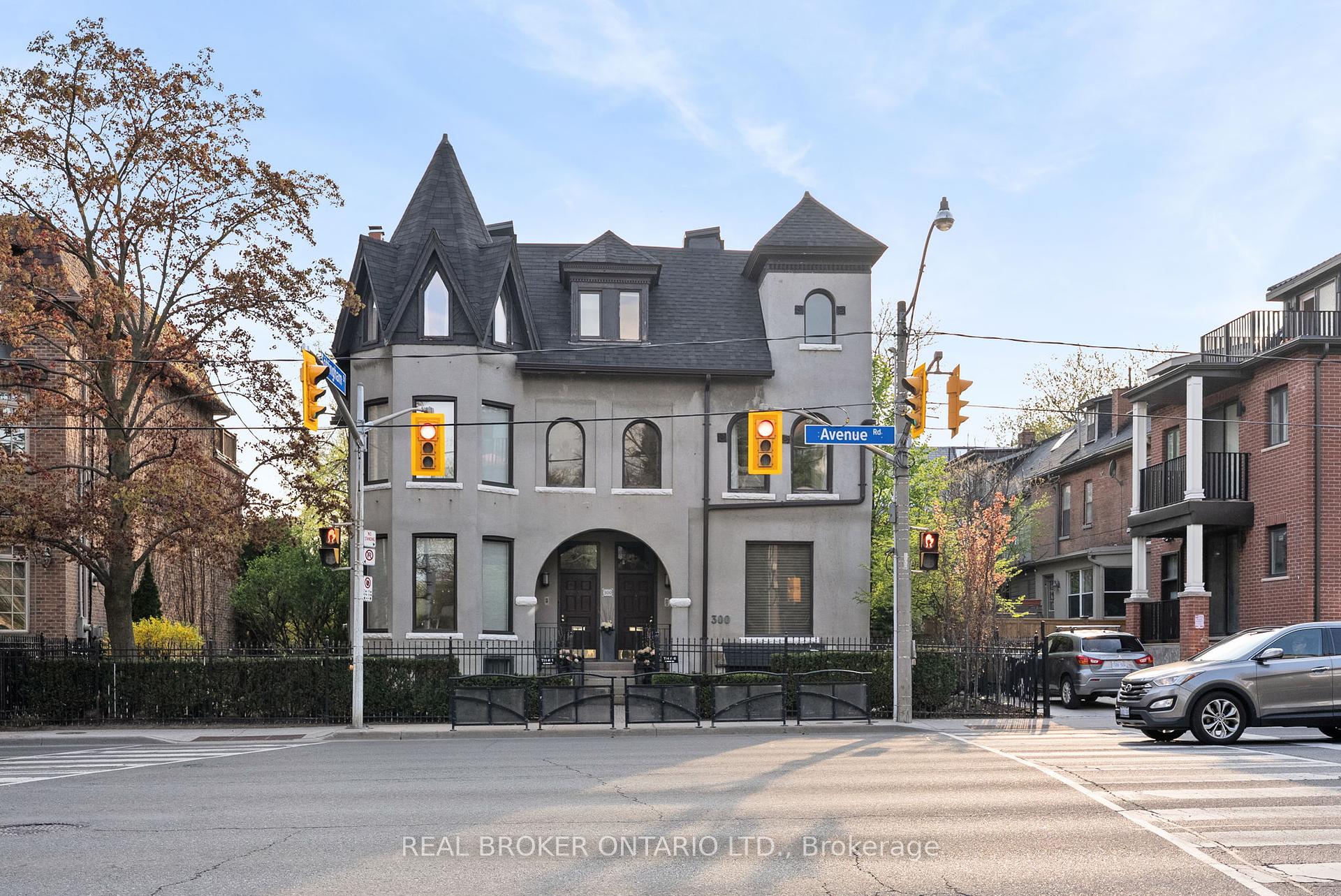 2 Bedrooms Condo at 300 Avenue, Toronto For sale