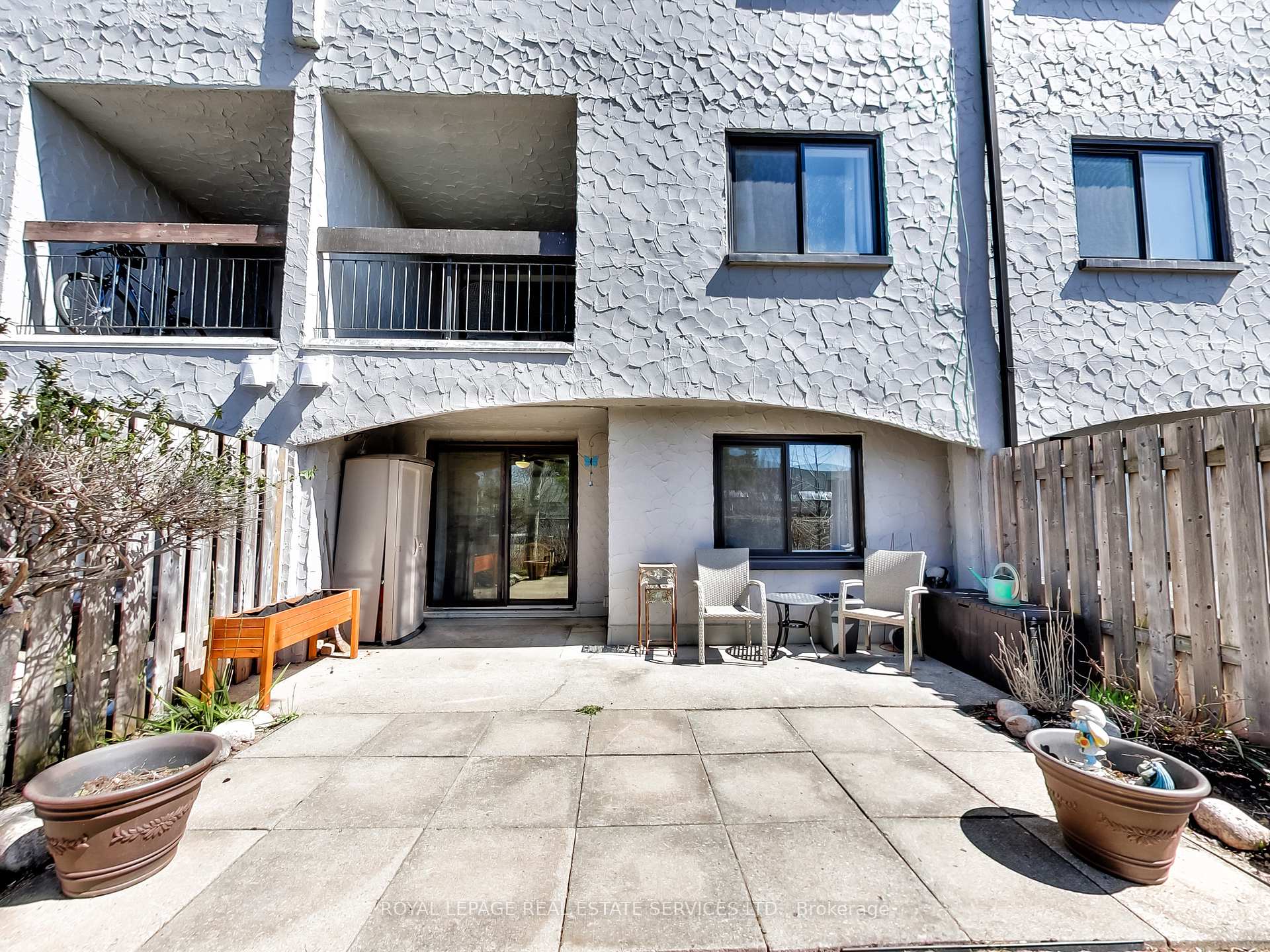 3 Bedrooms Condo at 1008 Falgarwood,  Oakville For sale