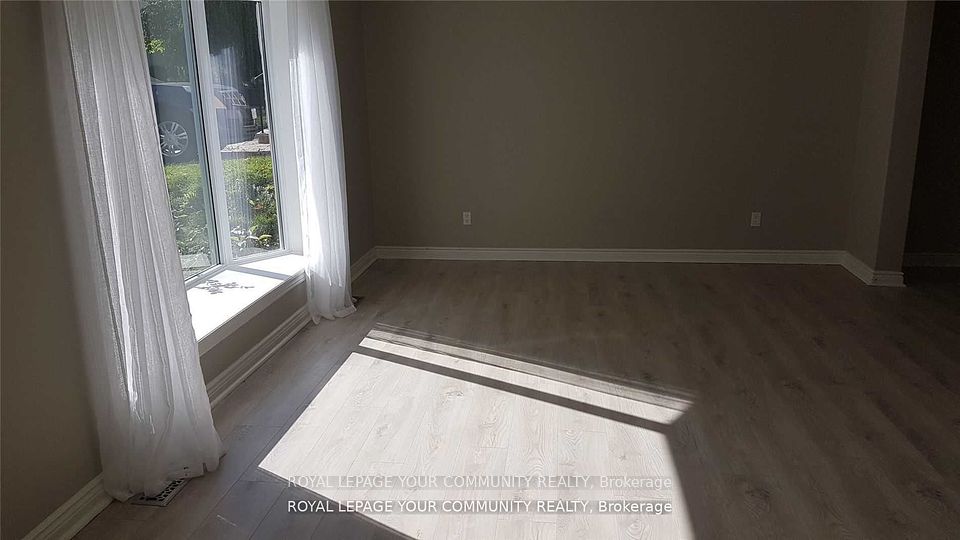 32 Shouldice Court, Toronto, ON M2L 2S4