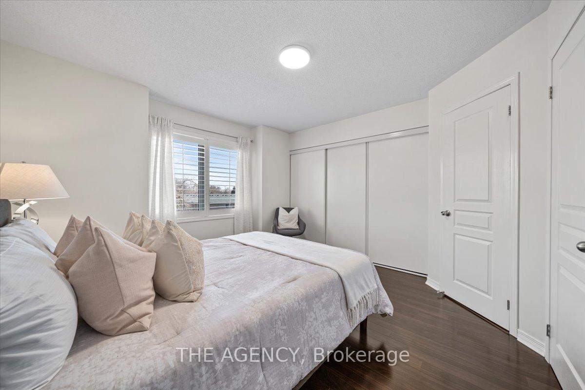 3 Bedrooms Condo at 6625 Falconer, Mississauga For sale