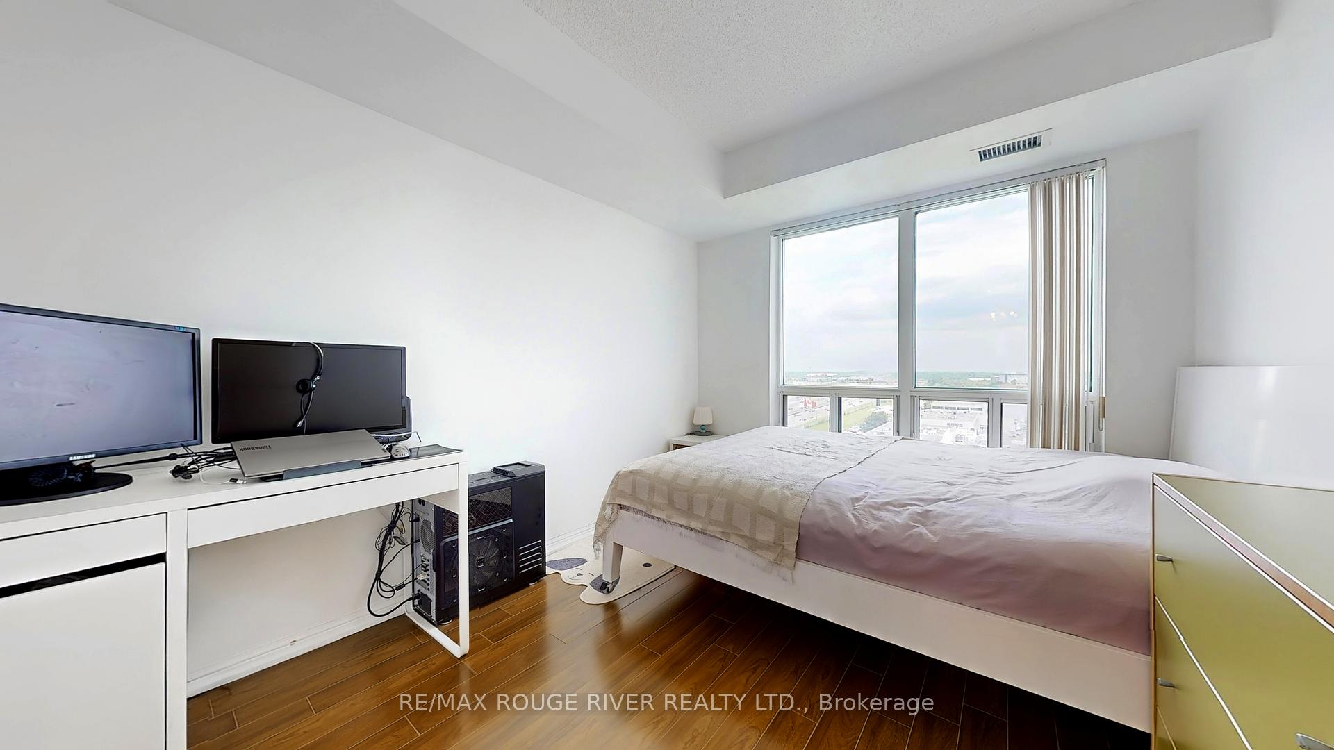 2 Bedrooms Condo at 11 Lee Centre, Toronto For sale