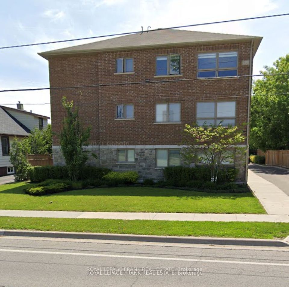 1418 Simcoe