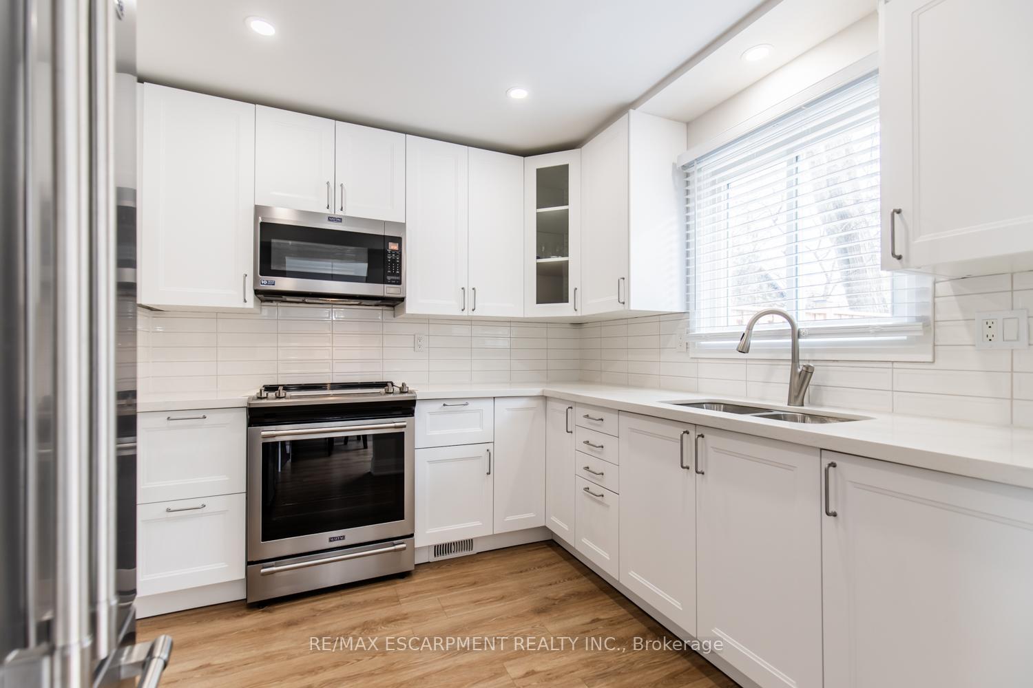3 Bedrooms Condo at 150 Gateshead, Hamilton For sale