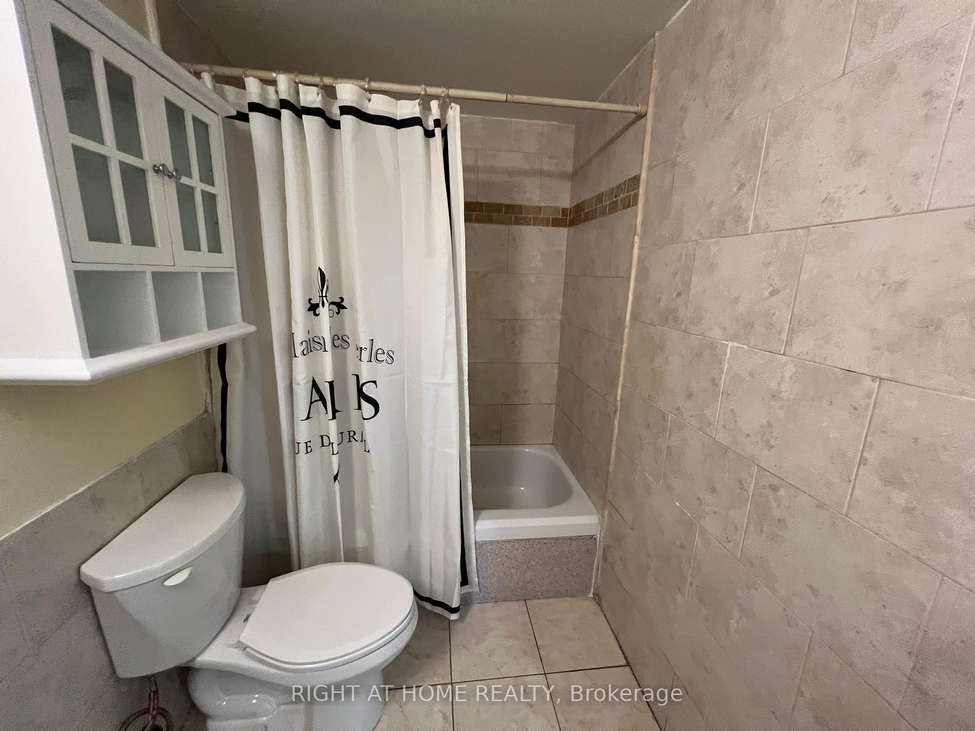 2 Bedrooms Condo at 92 King, Toronto For sale