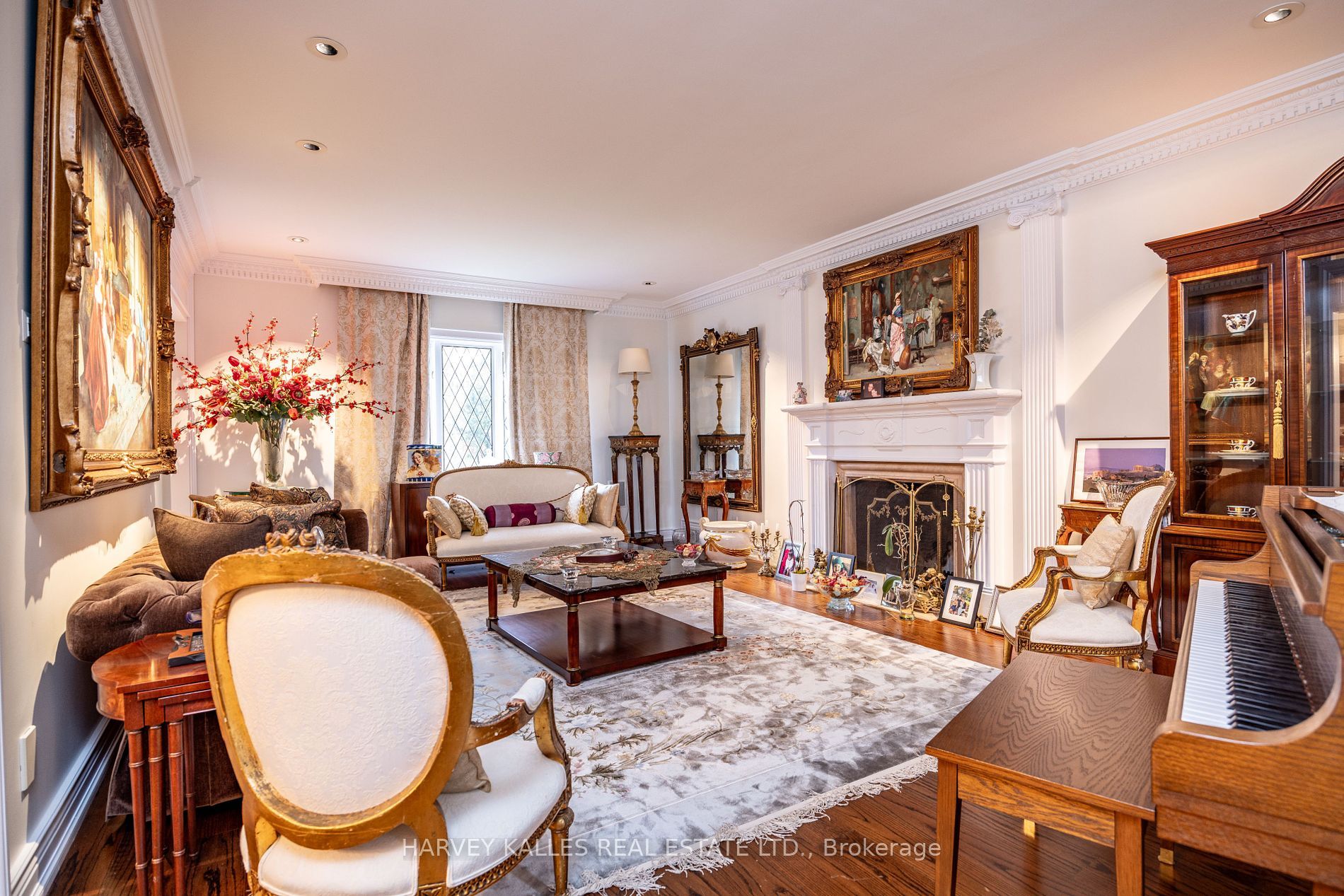 6 Versailles Court