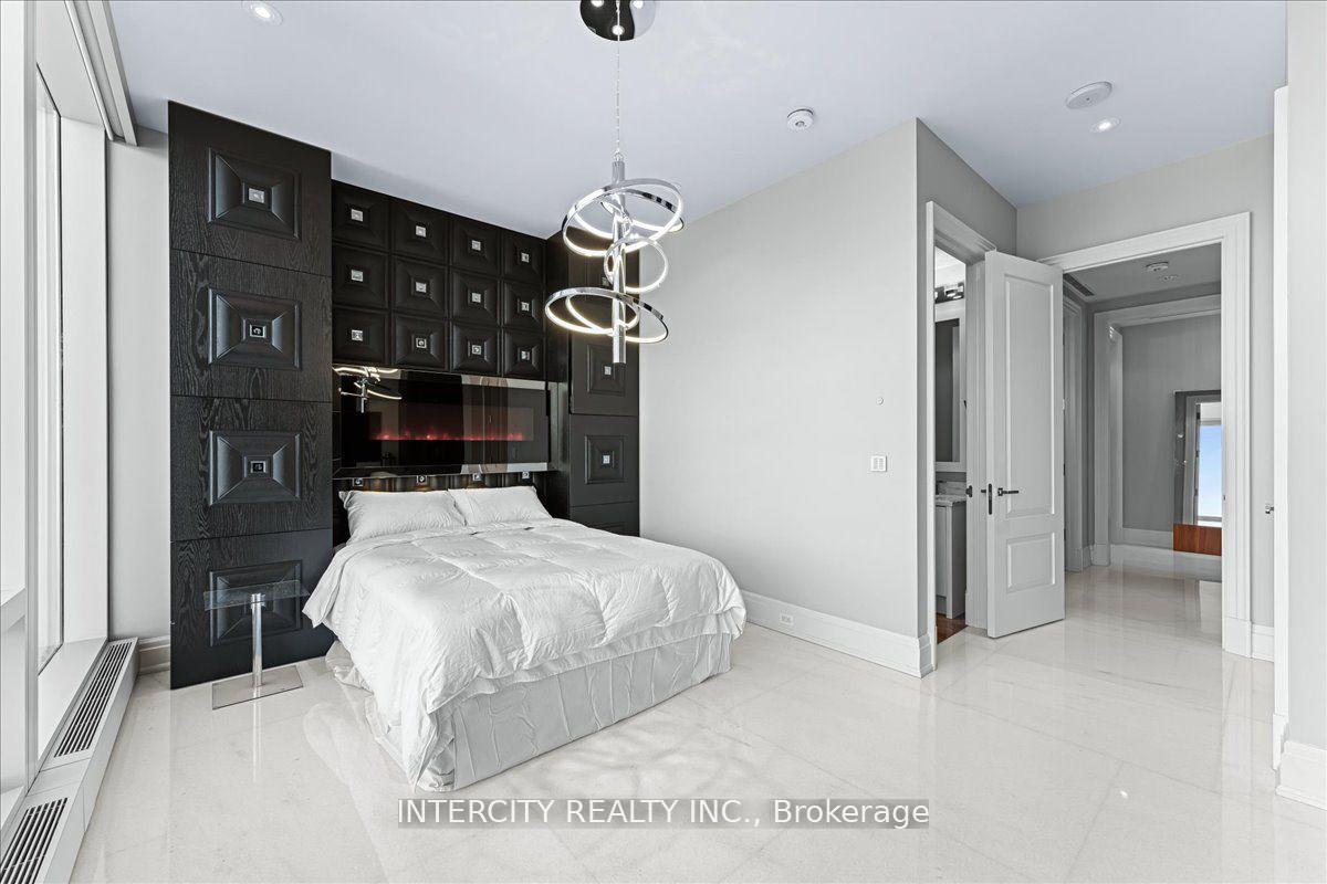 3 Bedrooms Condo at 50 Yorkville, Toronto For sale