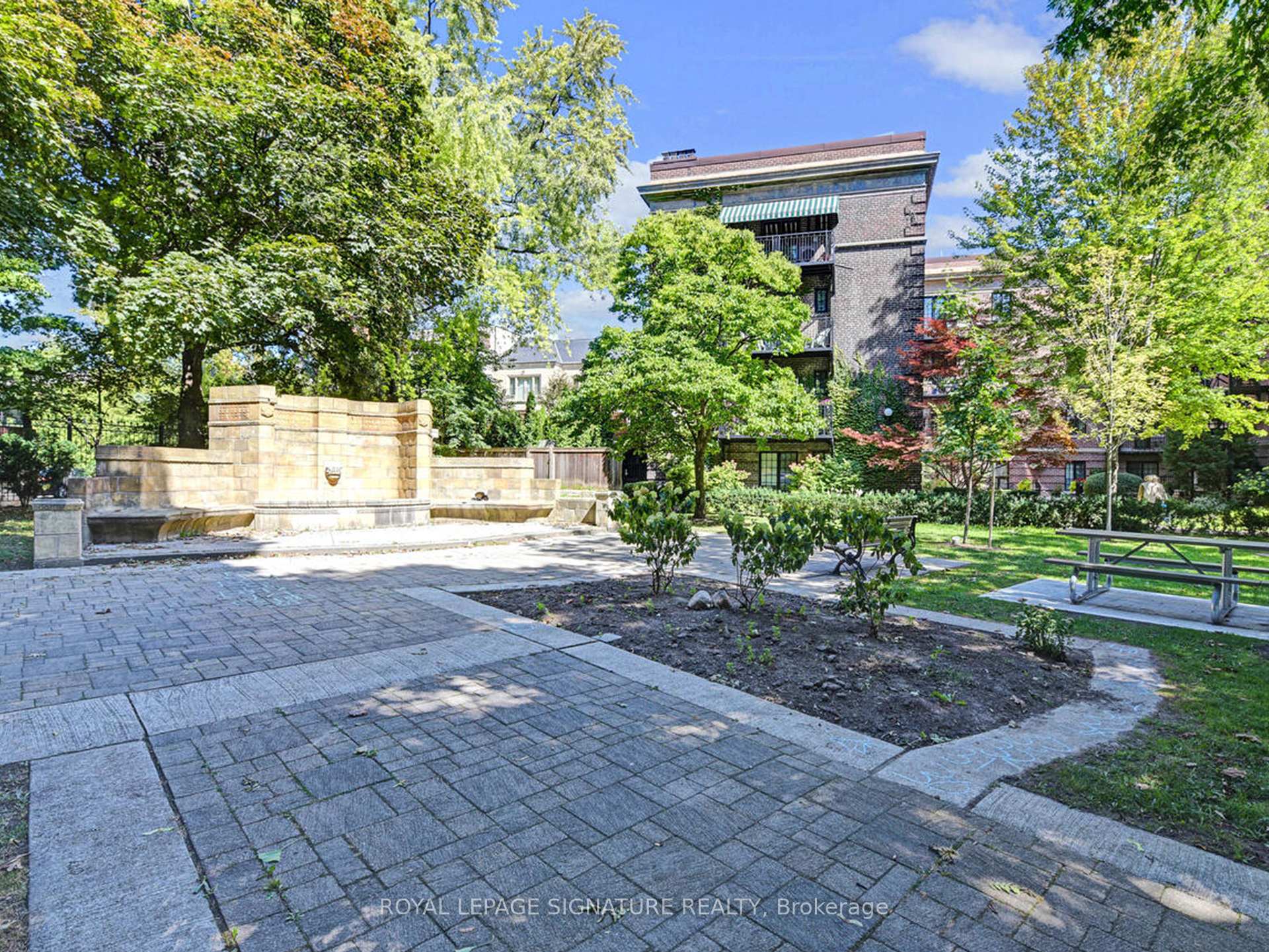 2 Bedrooms Co-op at 150 St Clair, Toronto For sale