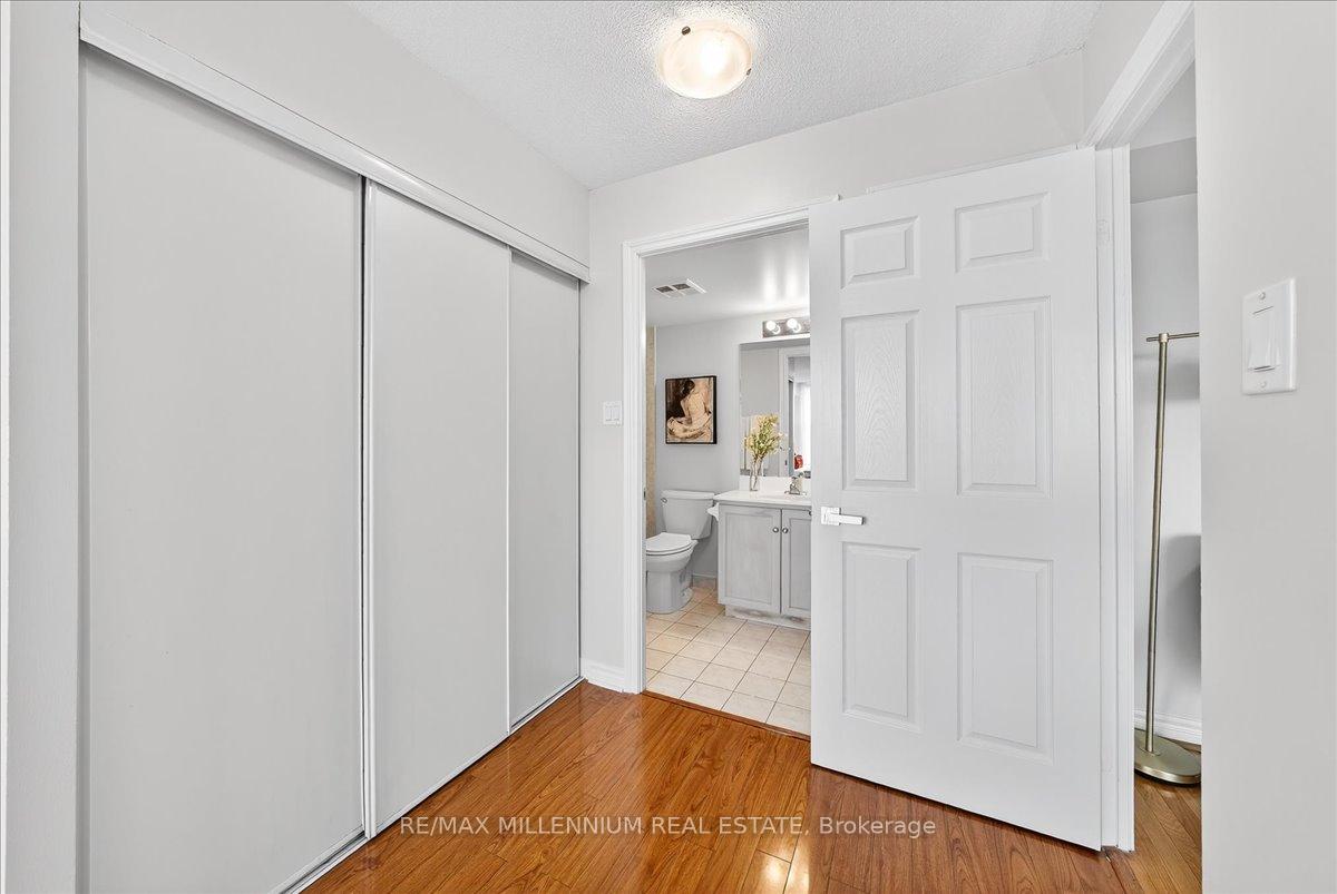 2 Bedrooms Condo at 125 Omni, Toronto For sale