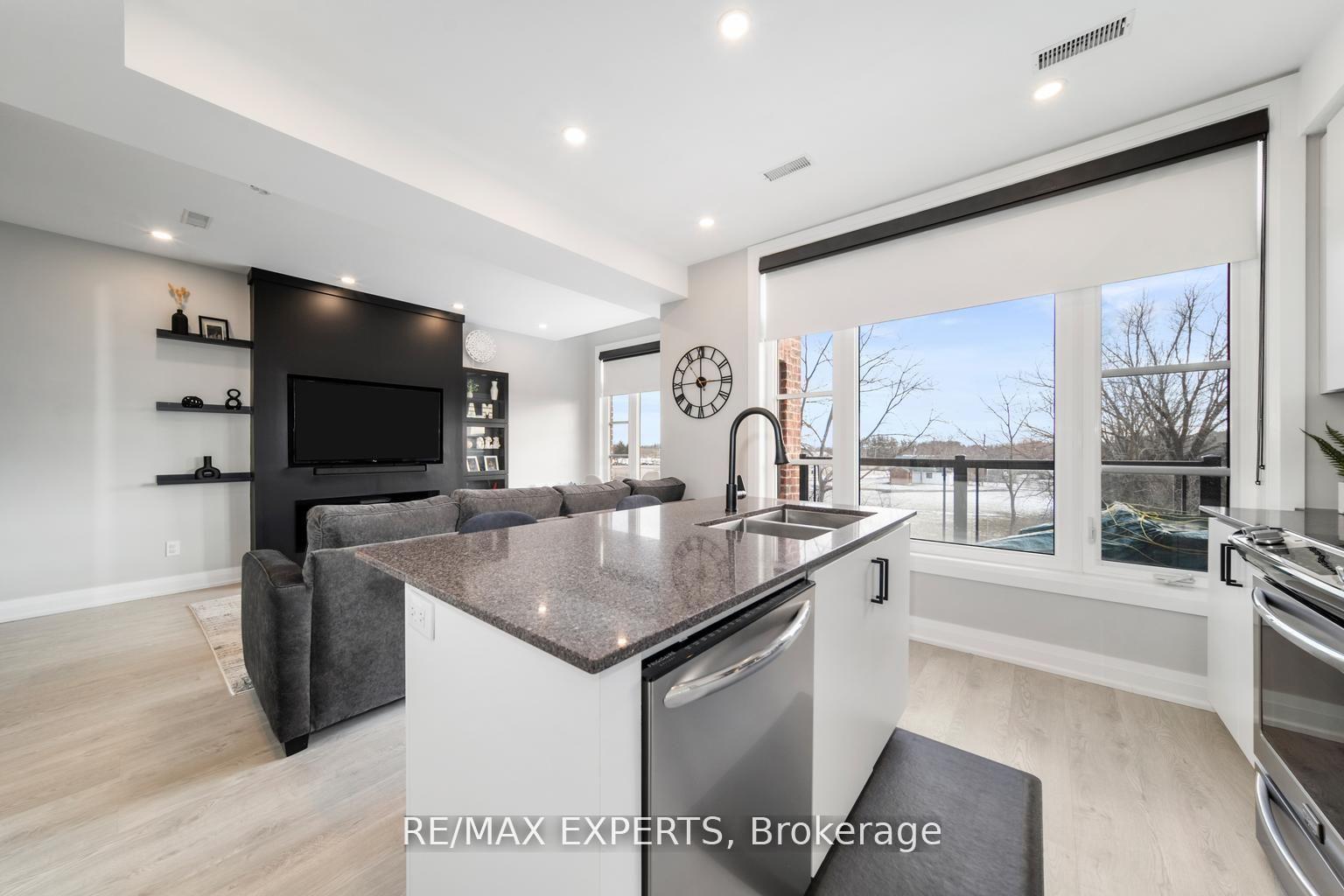 2 Bedrooms Condo at 8167 Kipling, Vaughan For sale