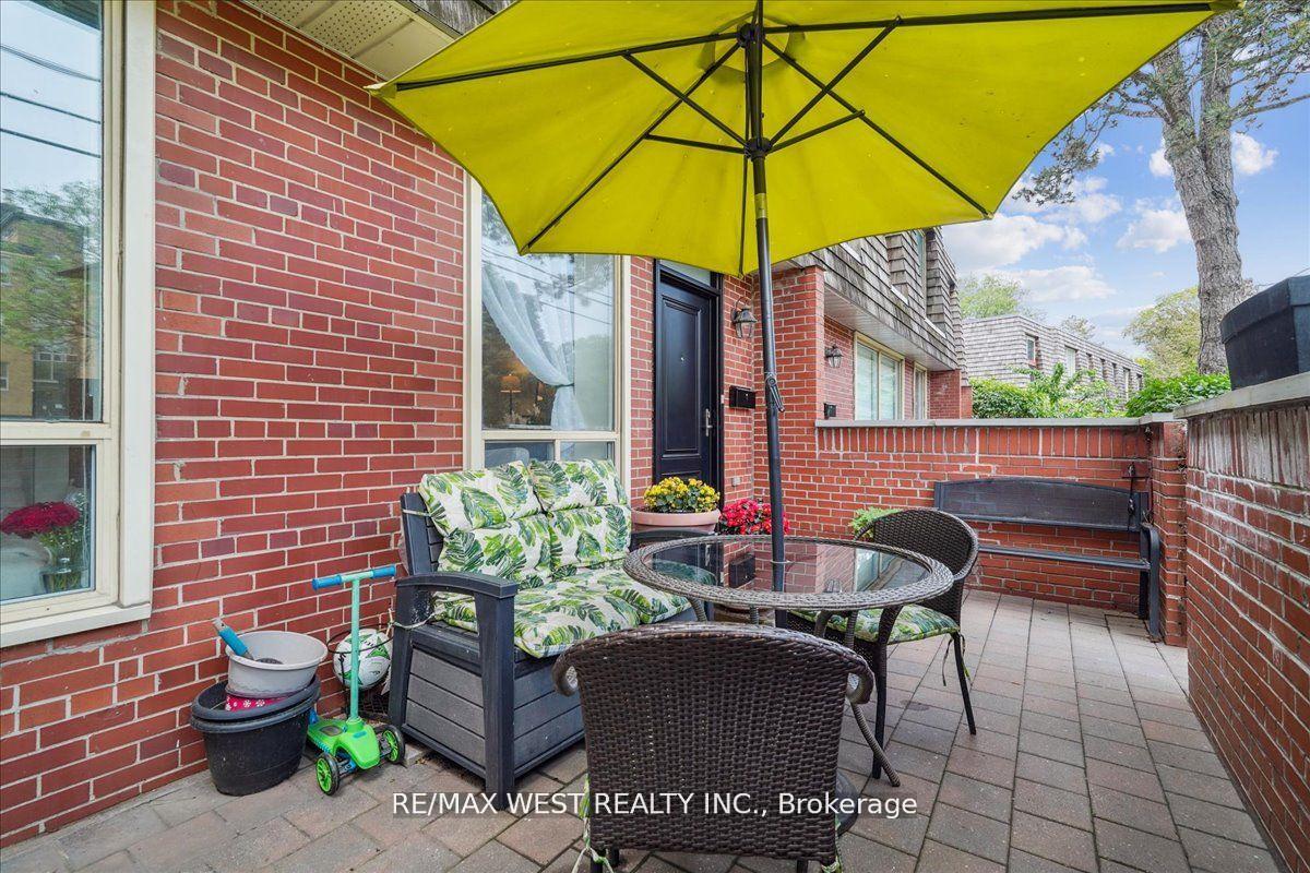 2 Bedrooms Condo at 69 Upper Canada,  Toronto For sale
