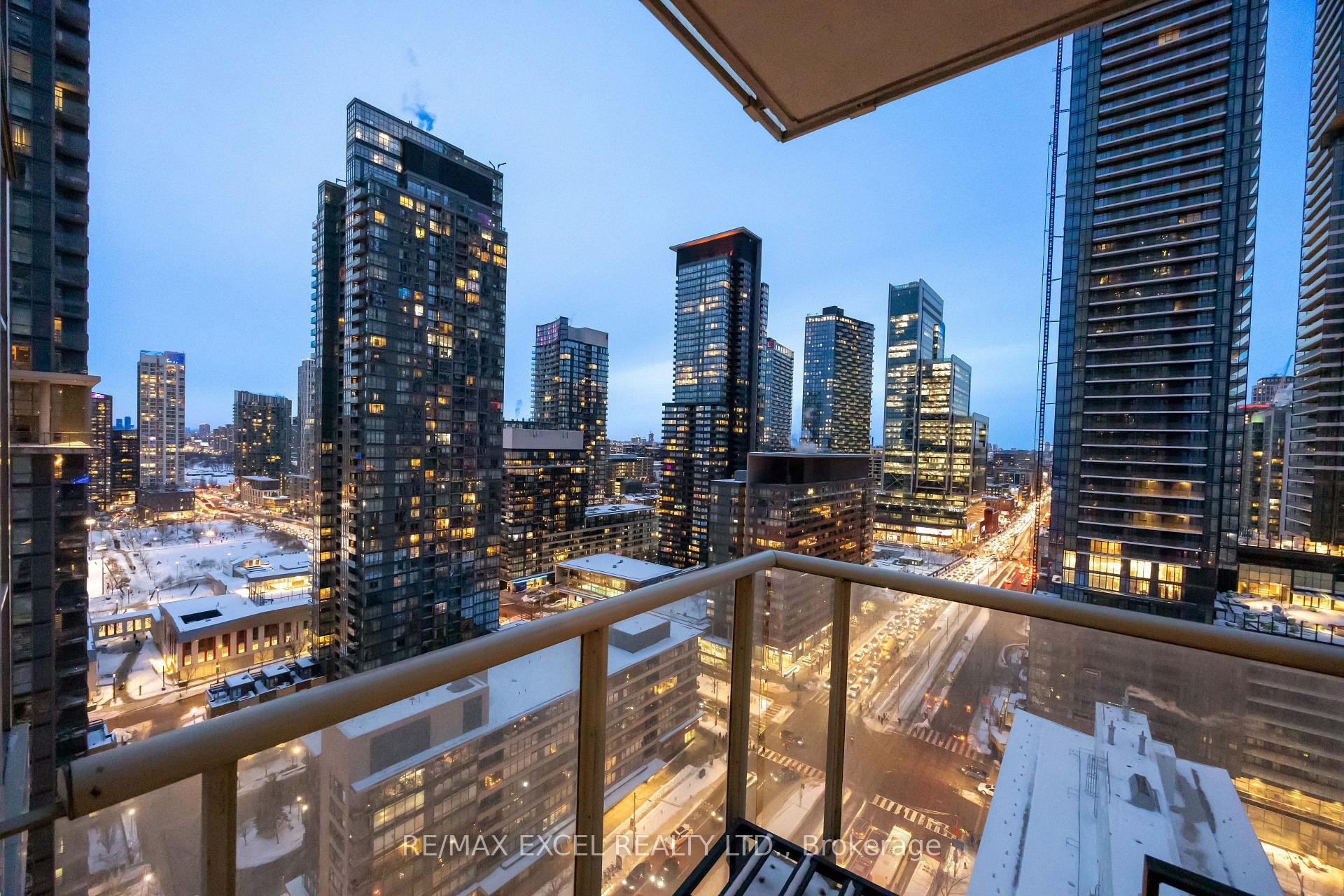 2 Bedrooms Condo at 35 Mariner, Toronto For sale