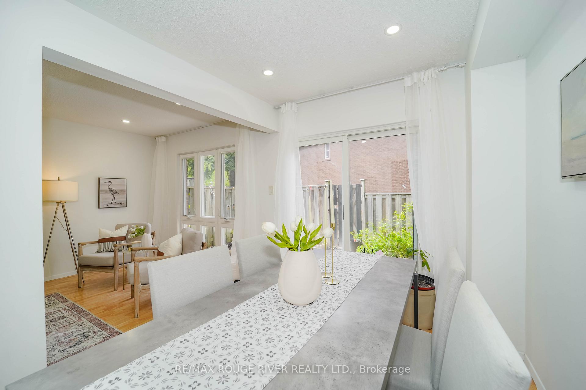 3 Bedrooms Condo at 100 Bridletowne, Toronto For sale