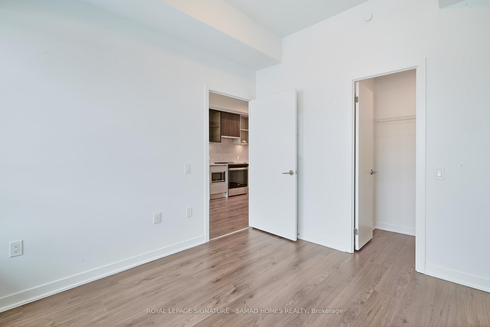 1 Bedroom Condo at 395 Dundas,  Oakville For sale