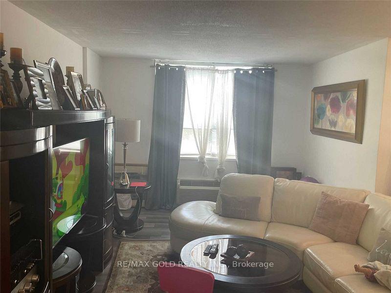 2 Bedrooms Condo at 2835 Islington,  Toronto For sale