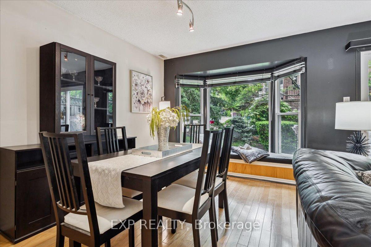 3 Bedrooms Condo at 62 Tamarack, Toronto For sale
